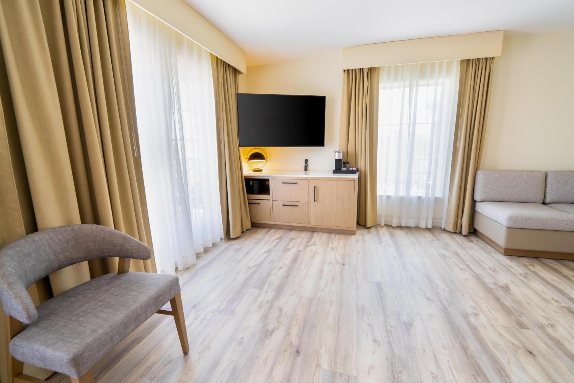One-Bedroom King Suite Balcony Partial Ocean View