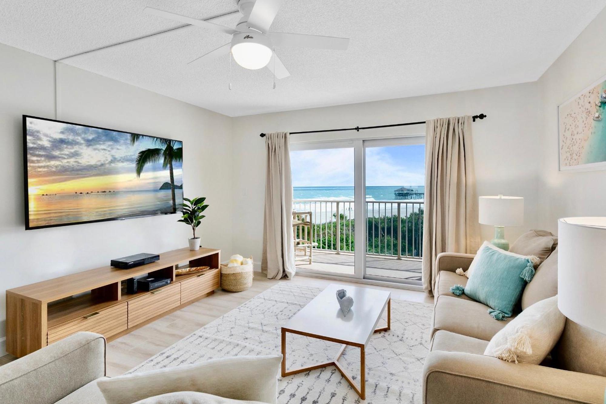 Penthouse Two-Bedroom Condo Panoramic Ocean Views Unit #52