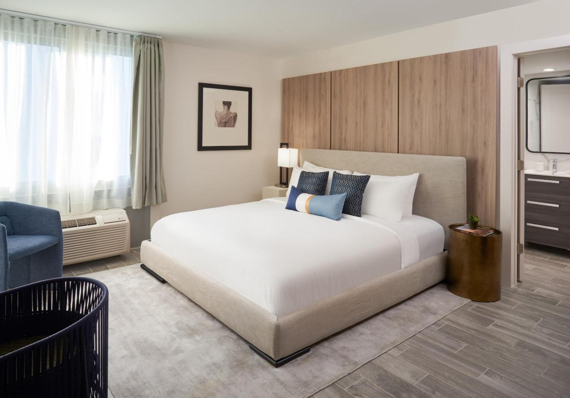 King Room Partial Ocean View Self Check Virtual Front Desk