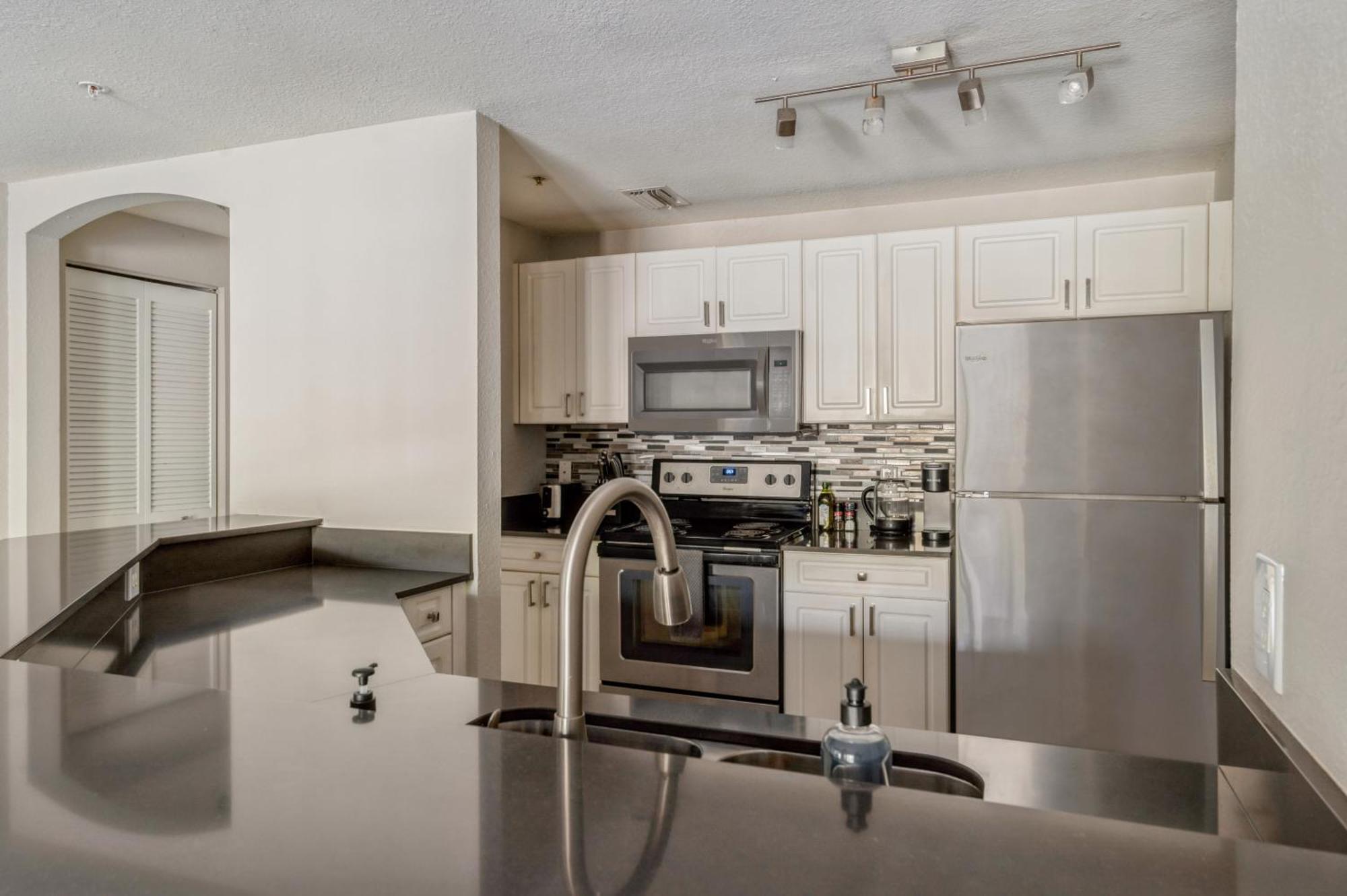 Three-Bedroom Apartment Self Check Virtual Front Desk