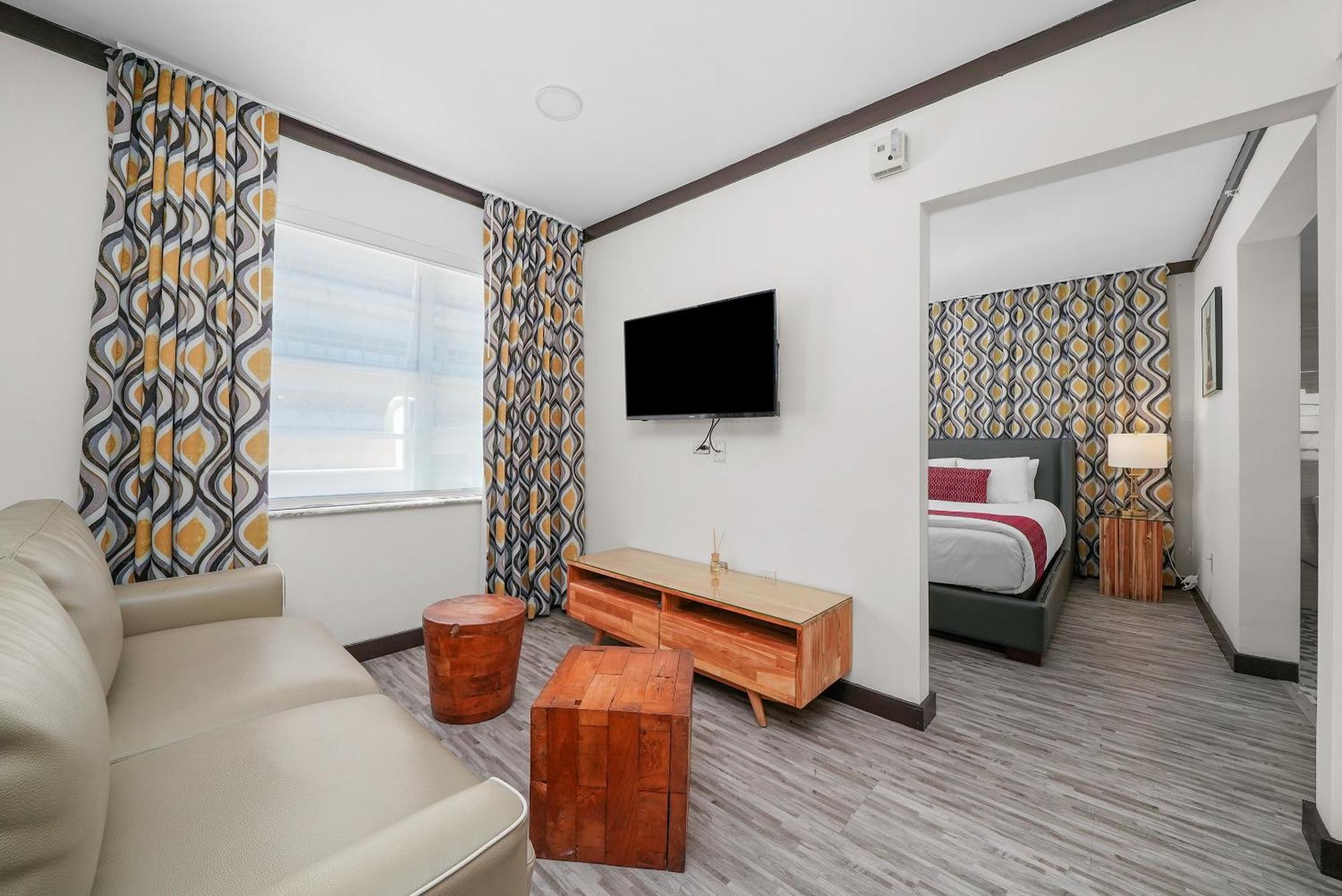 Accessible Deluxe One Bedroom Queen Suite