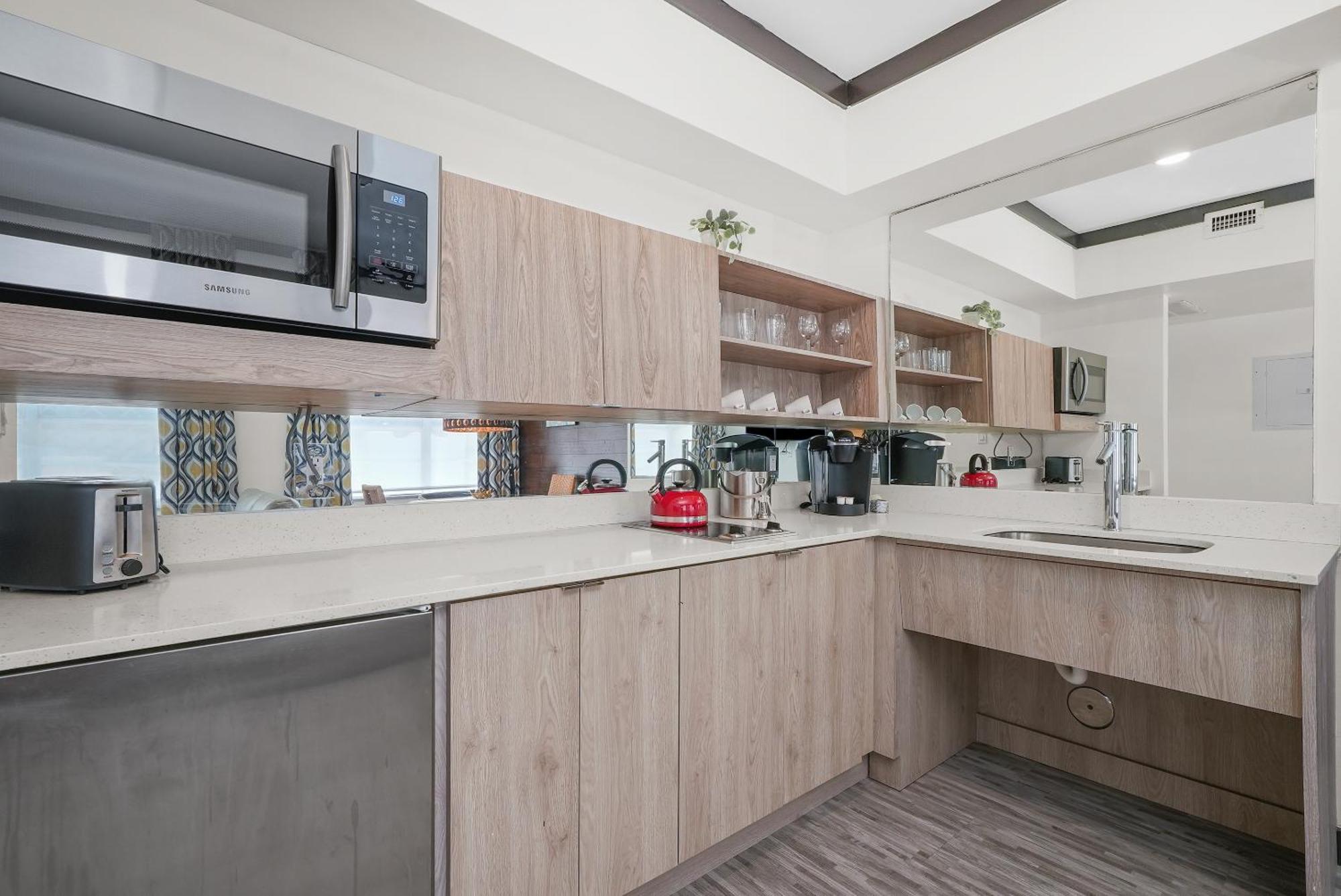 Accessible Deluxe One Bedroom Queen Suite