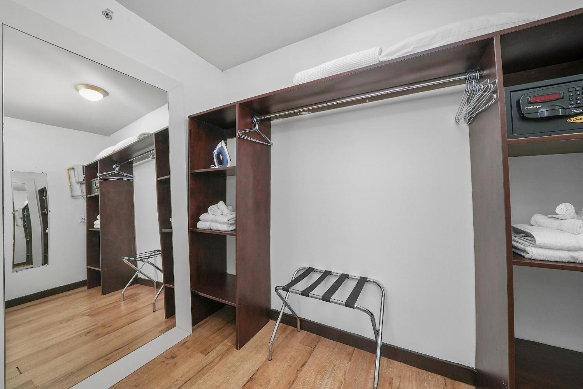 Deluxe One Bedroom Double Queen Suite