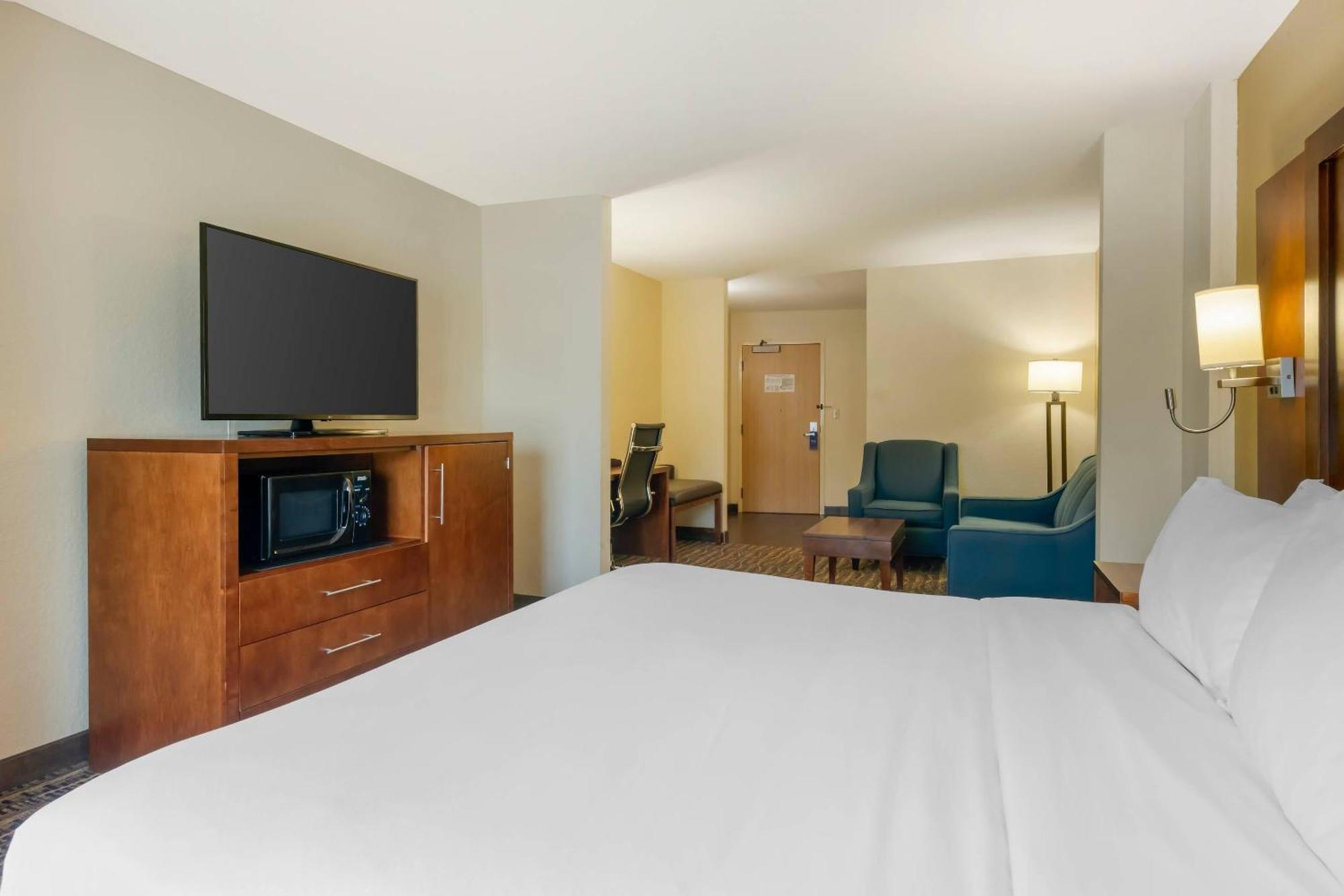 King Suite - Accessible/Non-Smoking