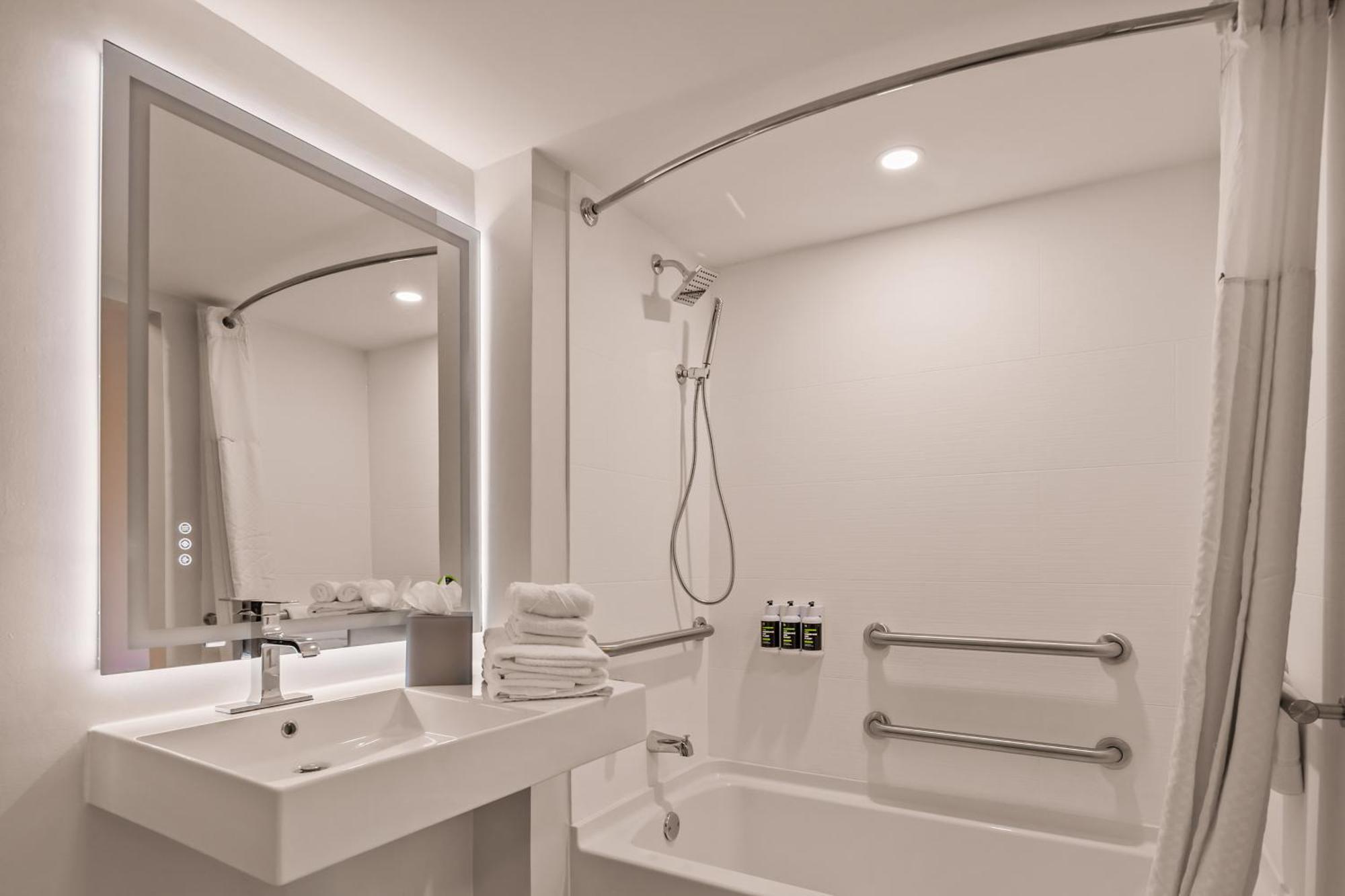 Two Twin Beds Mobility or Hearing Accessible Room Tub Grab Bars Non Smoking