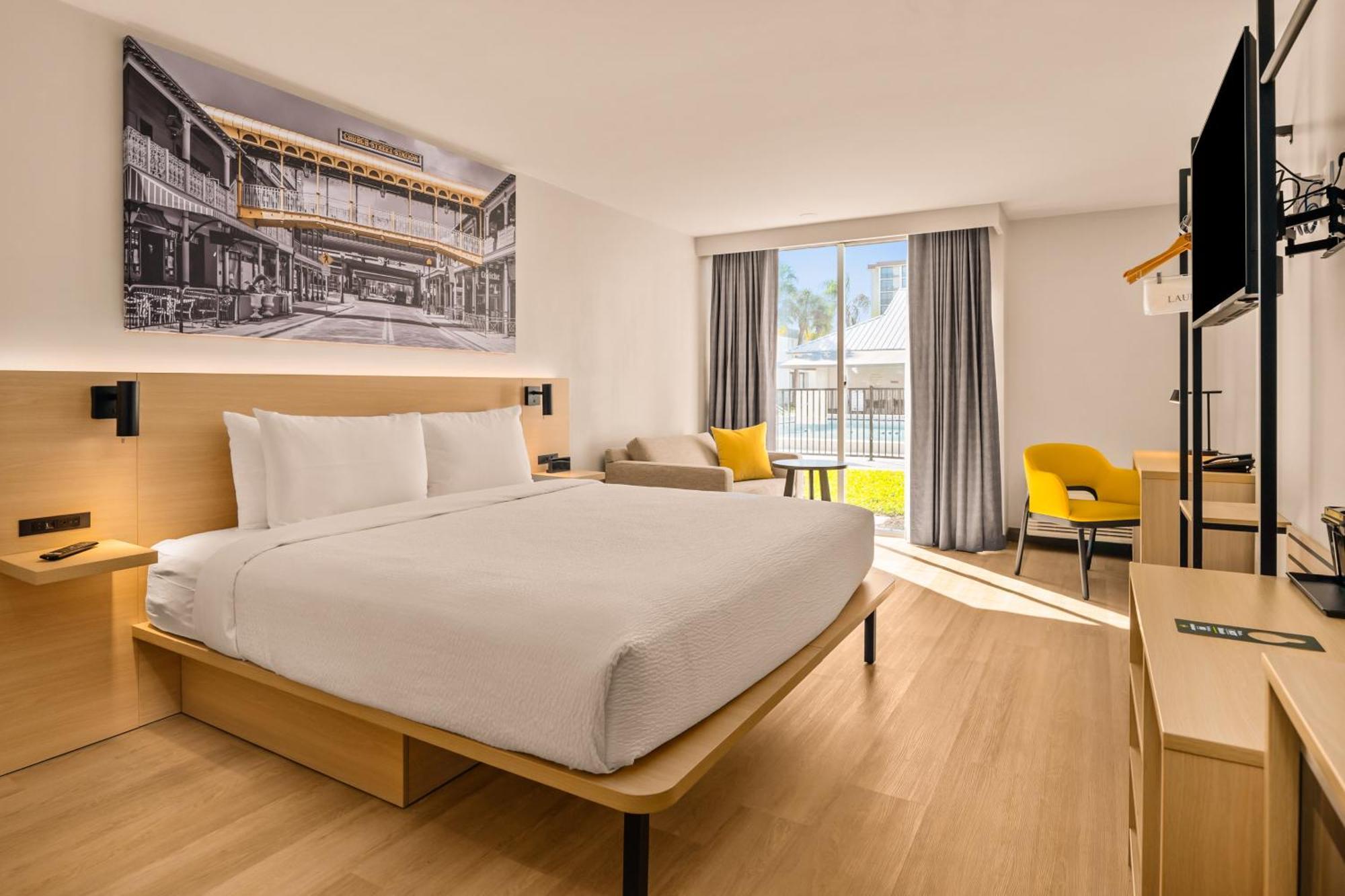 One King Bed Suite Deluxe Non Smoking