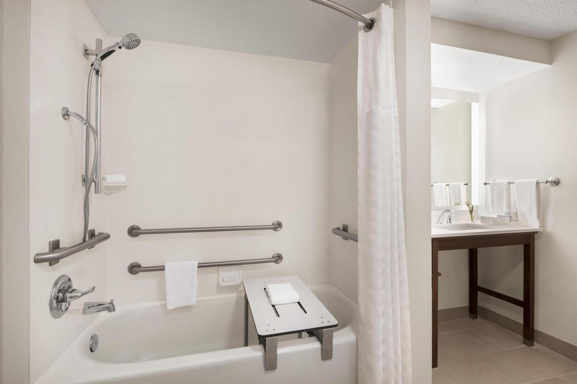 King Suite - Mobility Access/Non-Smoking,1758308321:JPEG
