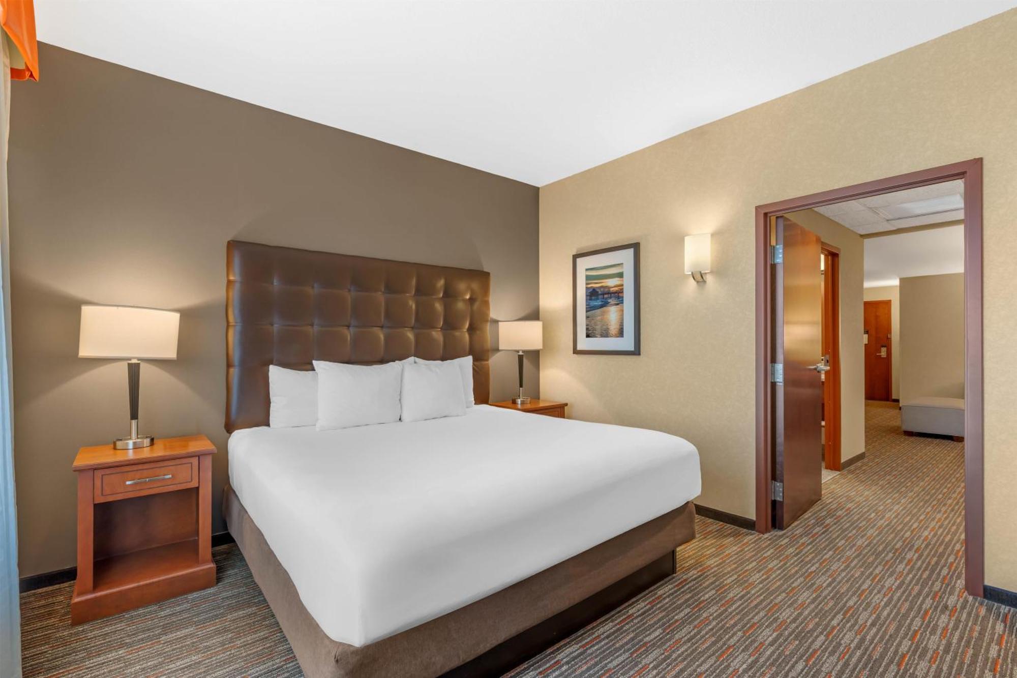 King Suite with Sofa Bed,1758441960:JPEG