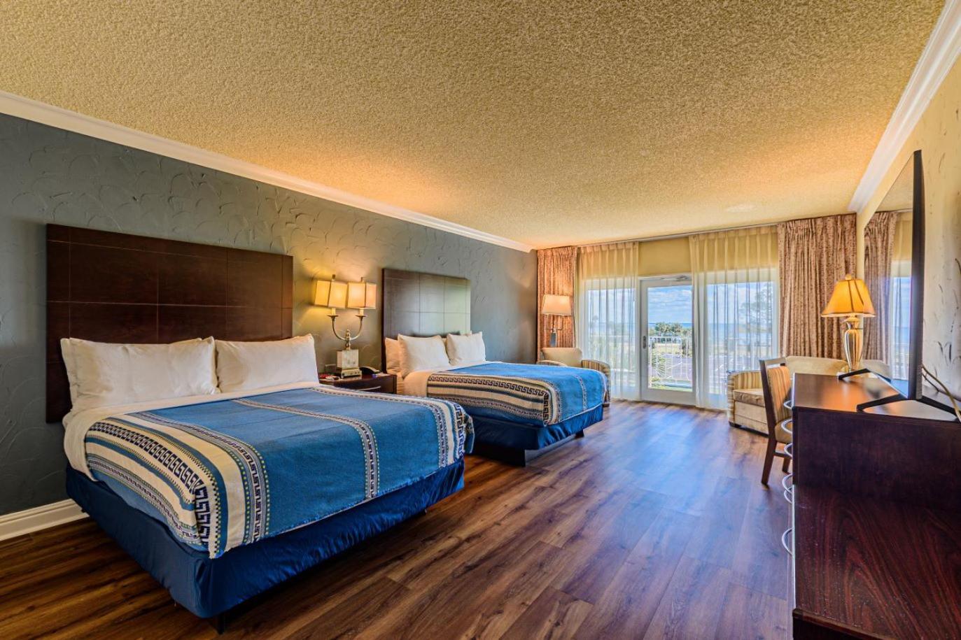 Superior Queen Room Balcony Bay View Non-Smoking