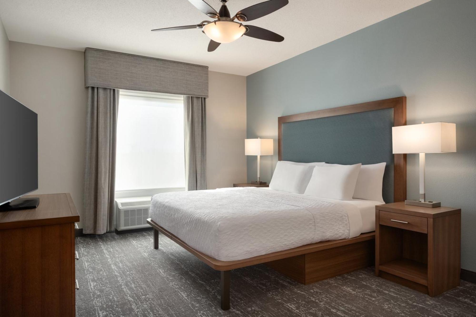 Two Bedroom Suite One King Two Queen Beds Non-Smoking