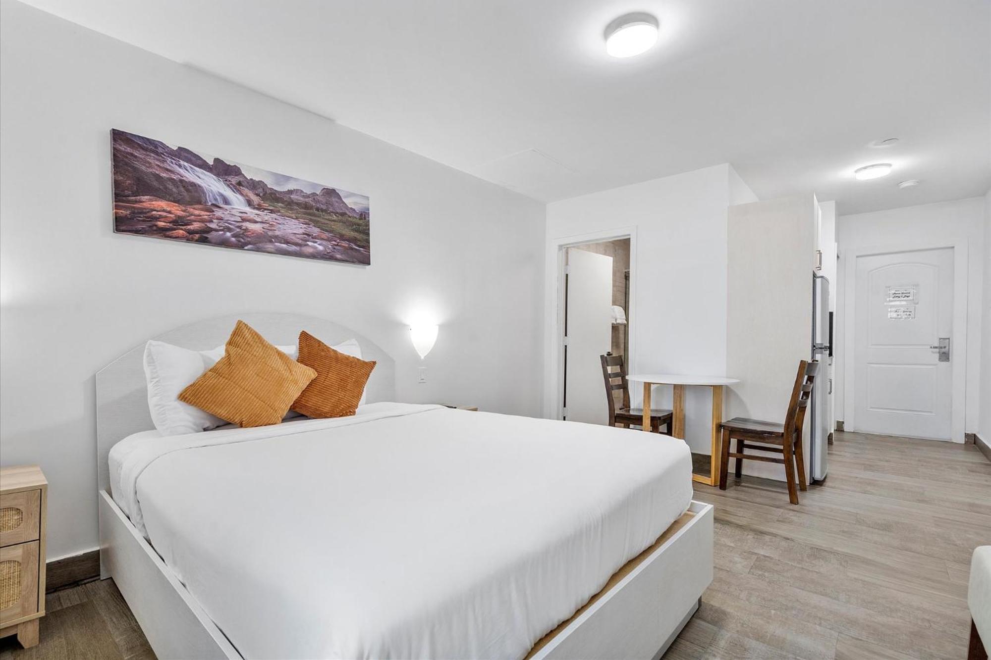 Deluxe Queen Room
