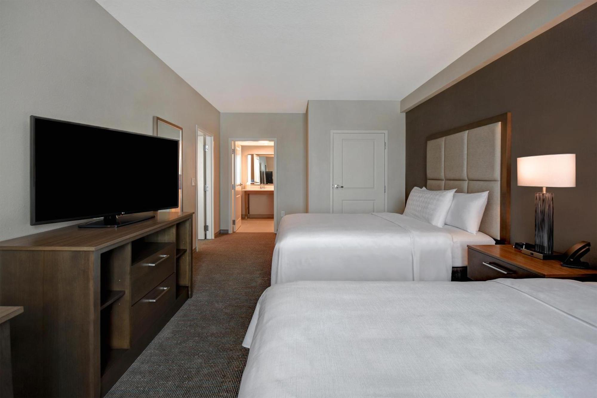 One-Bedroom Queen Suite Two Queen Beds Non-Smoking,1758837842:JPEG
