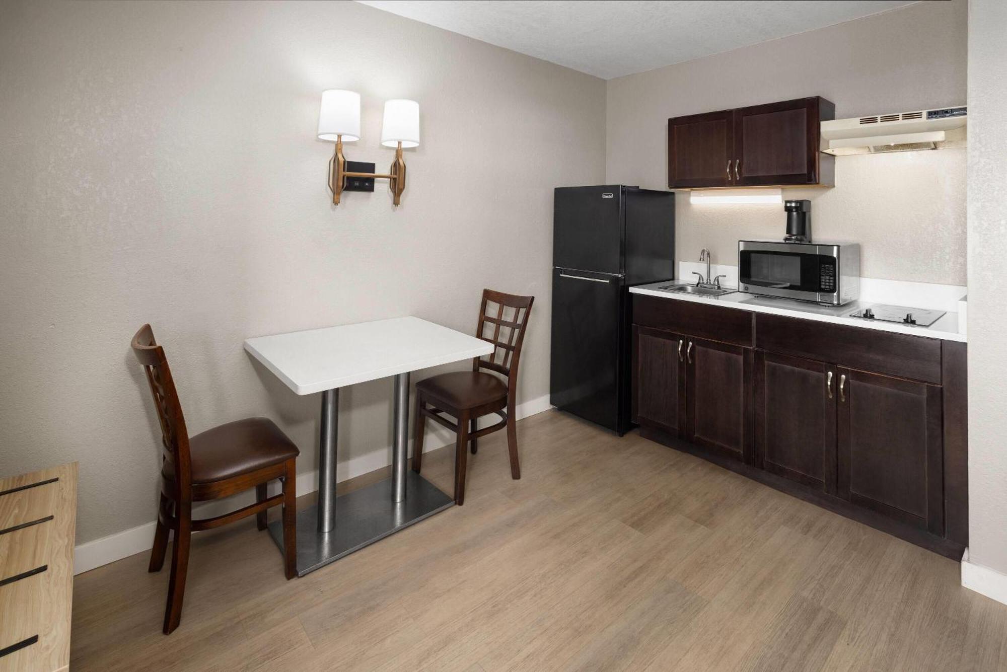 One-Bedroom Suite Two Queen Beds Non-Smoking