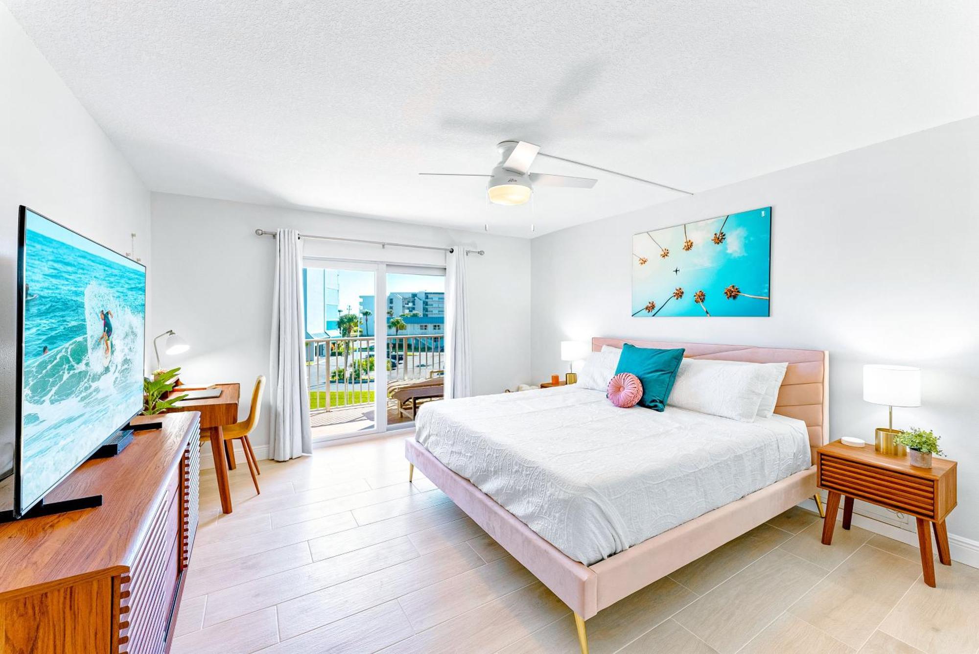 Deluxe Two-Bedroom Condo Pool Ocean Views Unit #38