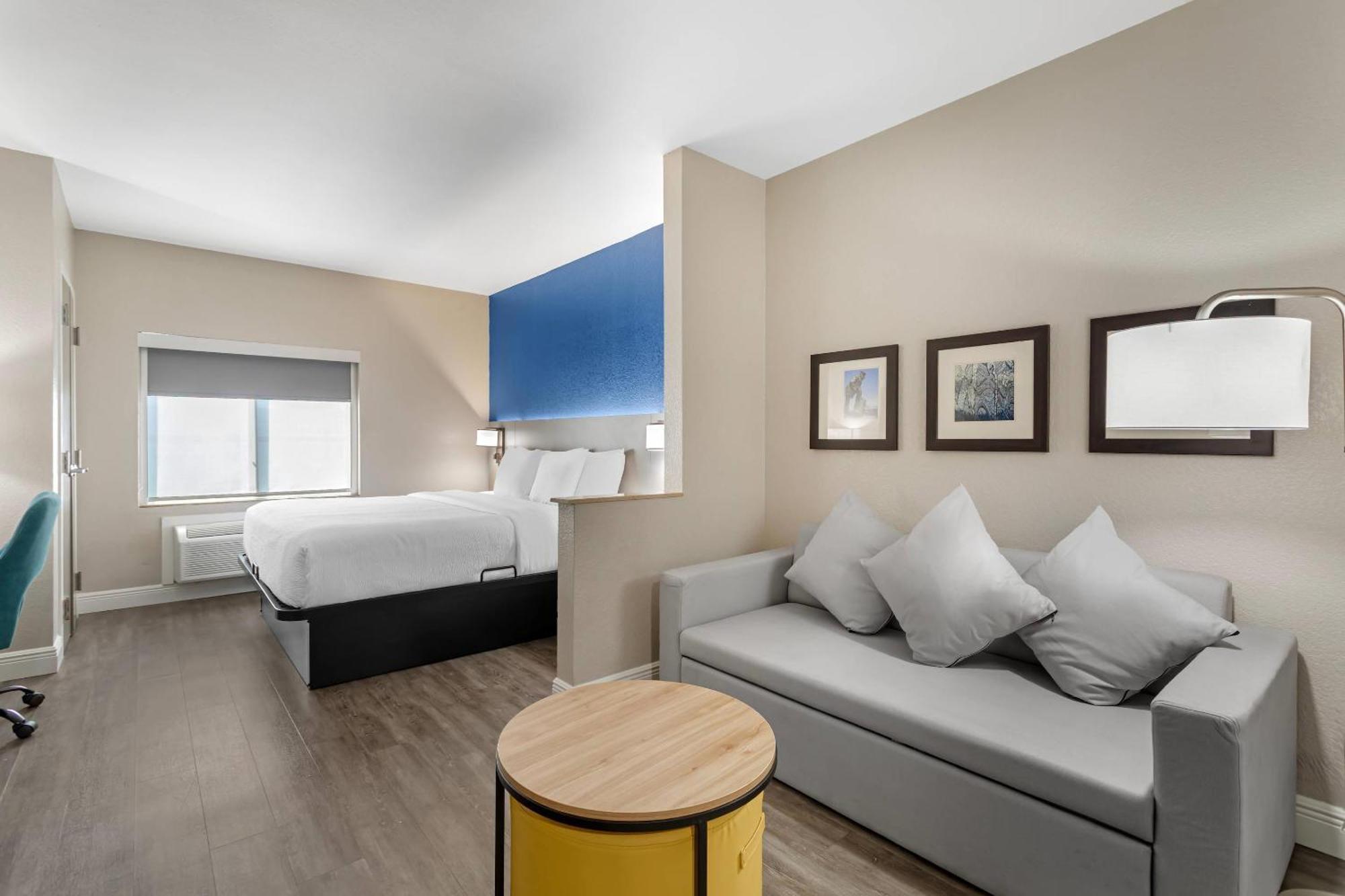 One Room Suite Non Smoking