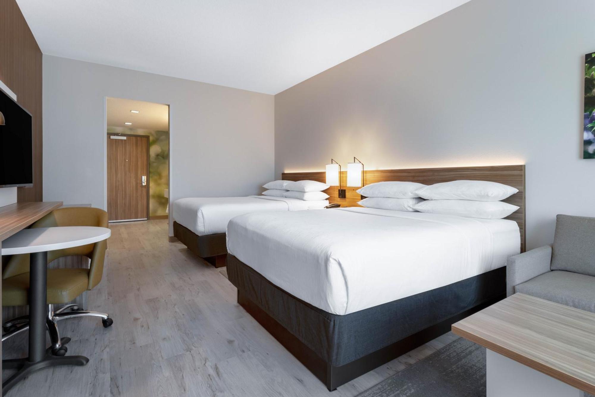Queen Suite Two Queen Beds Sofa Bed No Resort Fee