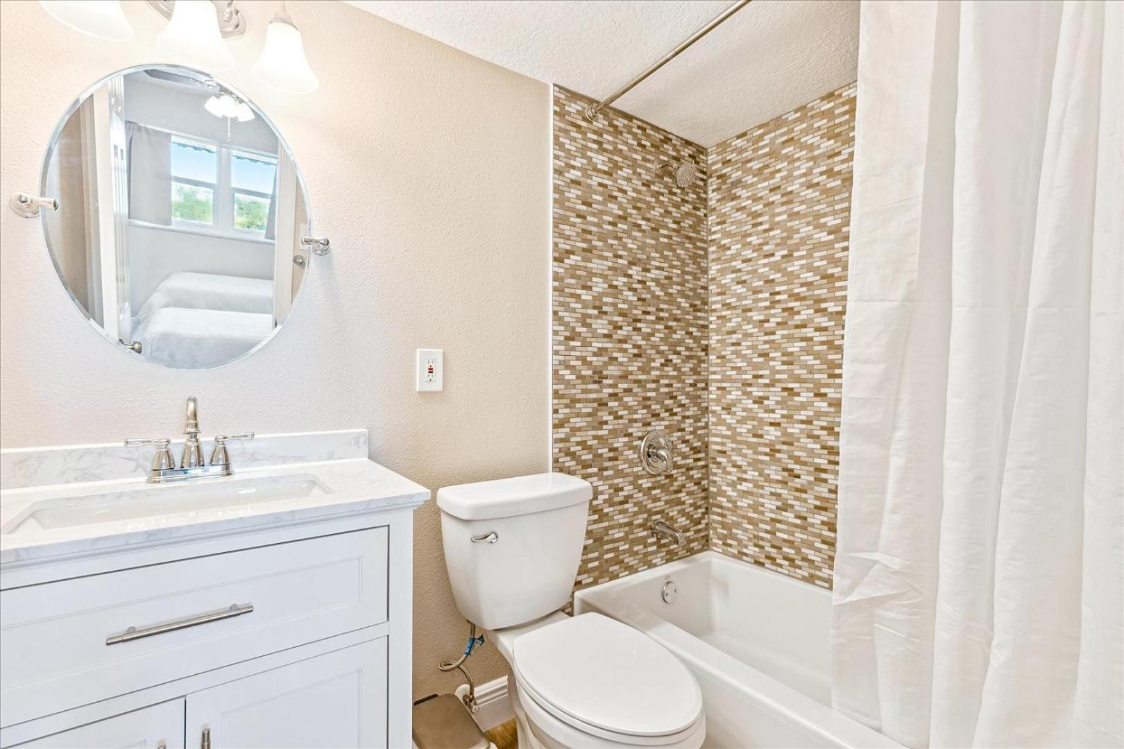Direct Ocean View Two-Bedroom Apartment Unit 15