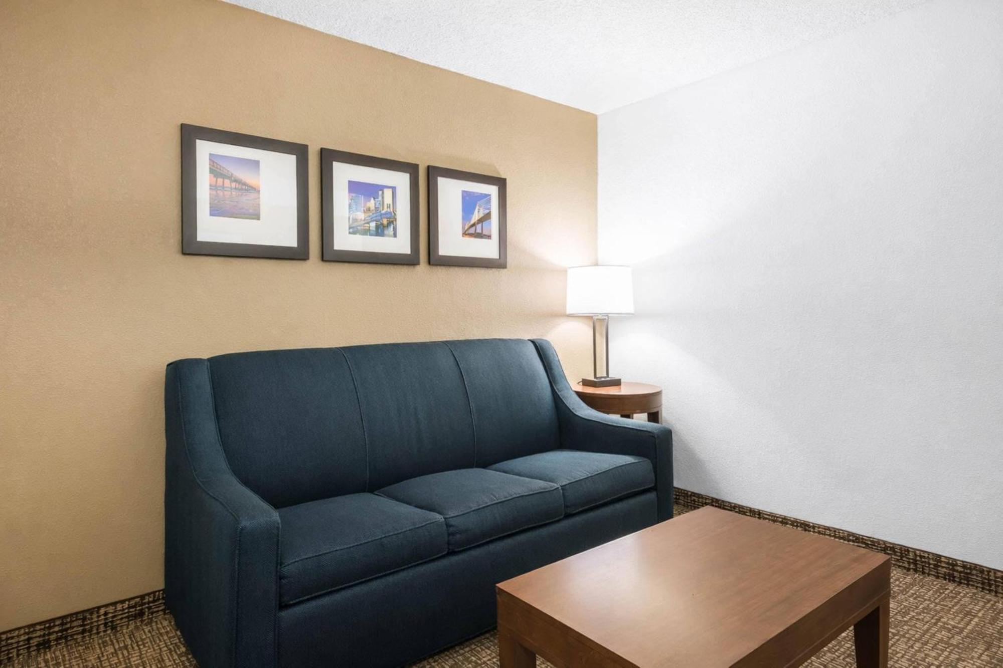 Corner King Suite Non-Smoking
