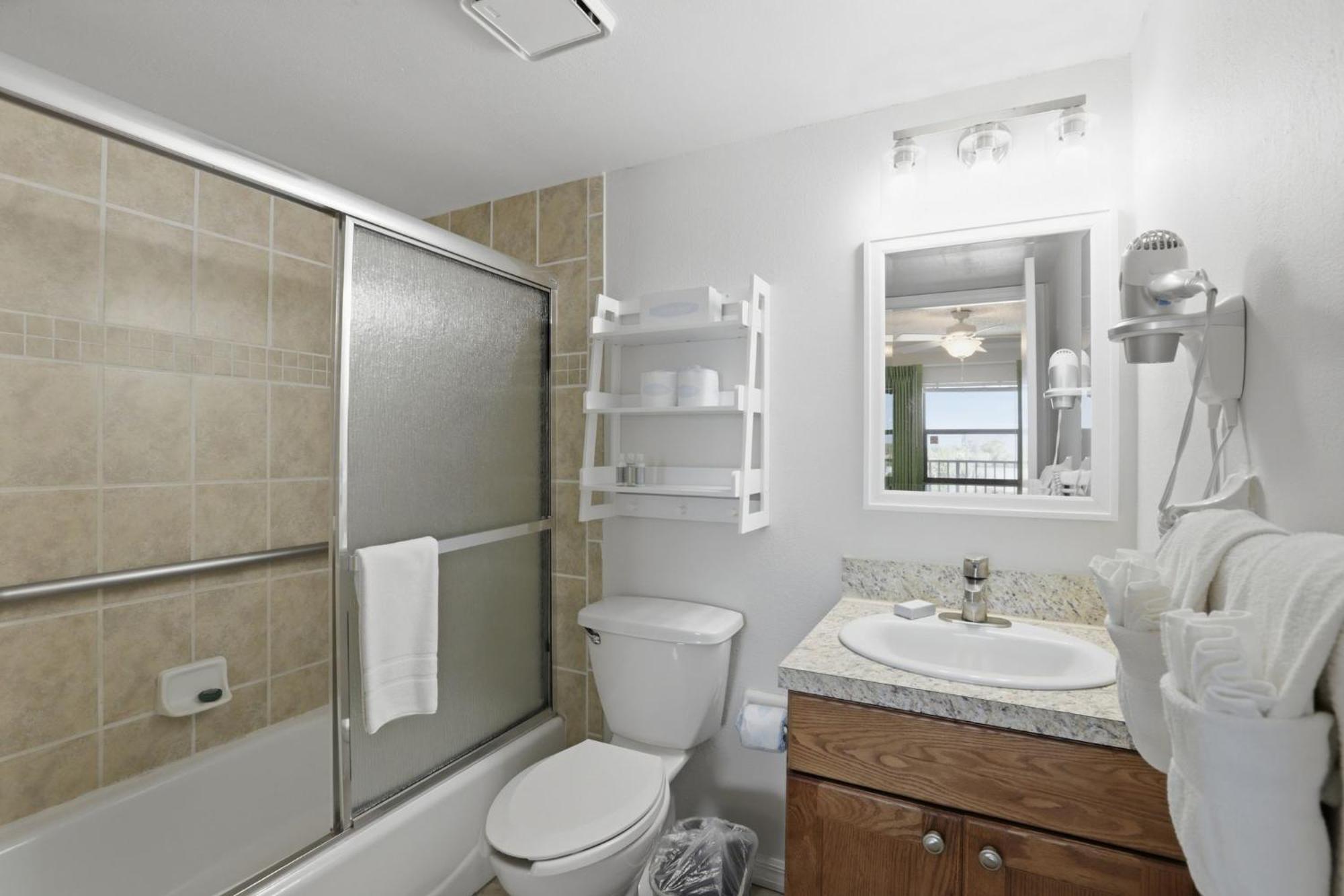 One-Bedroom Suite Oceanfront View,1769840501:JPEG