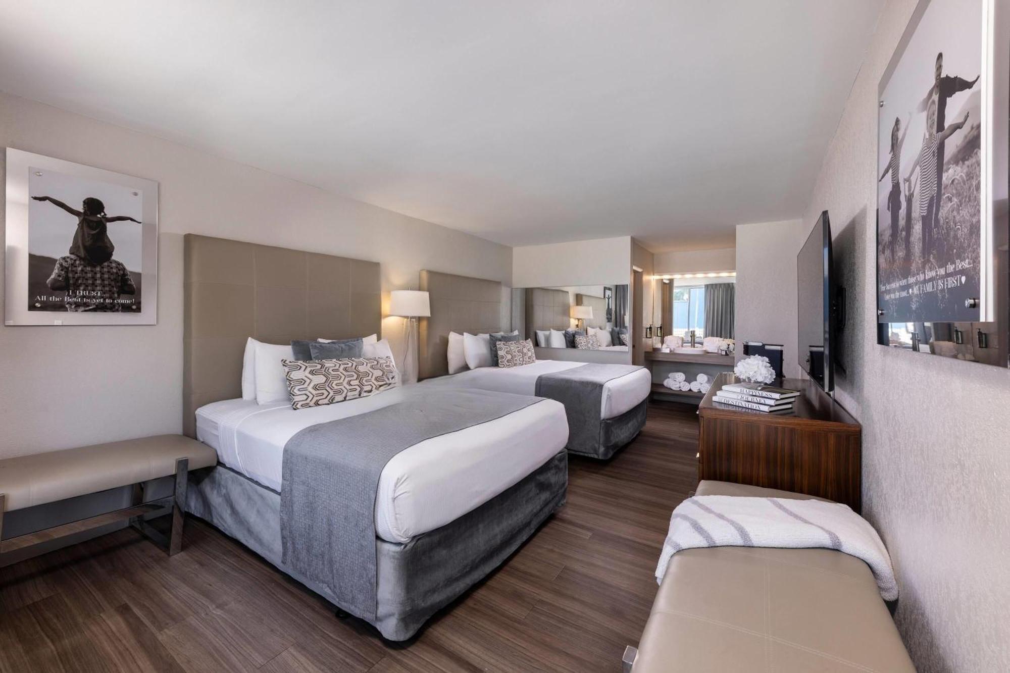 Elite Queen Room Two Queen Beds Mobility Hearing Accessible or Non-Smoking