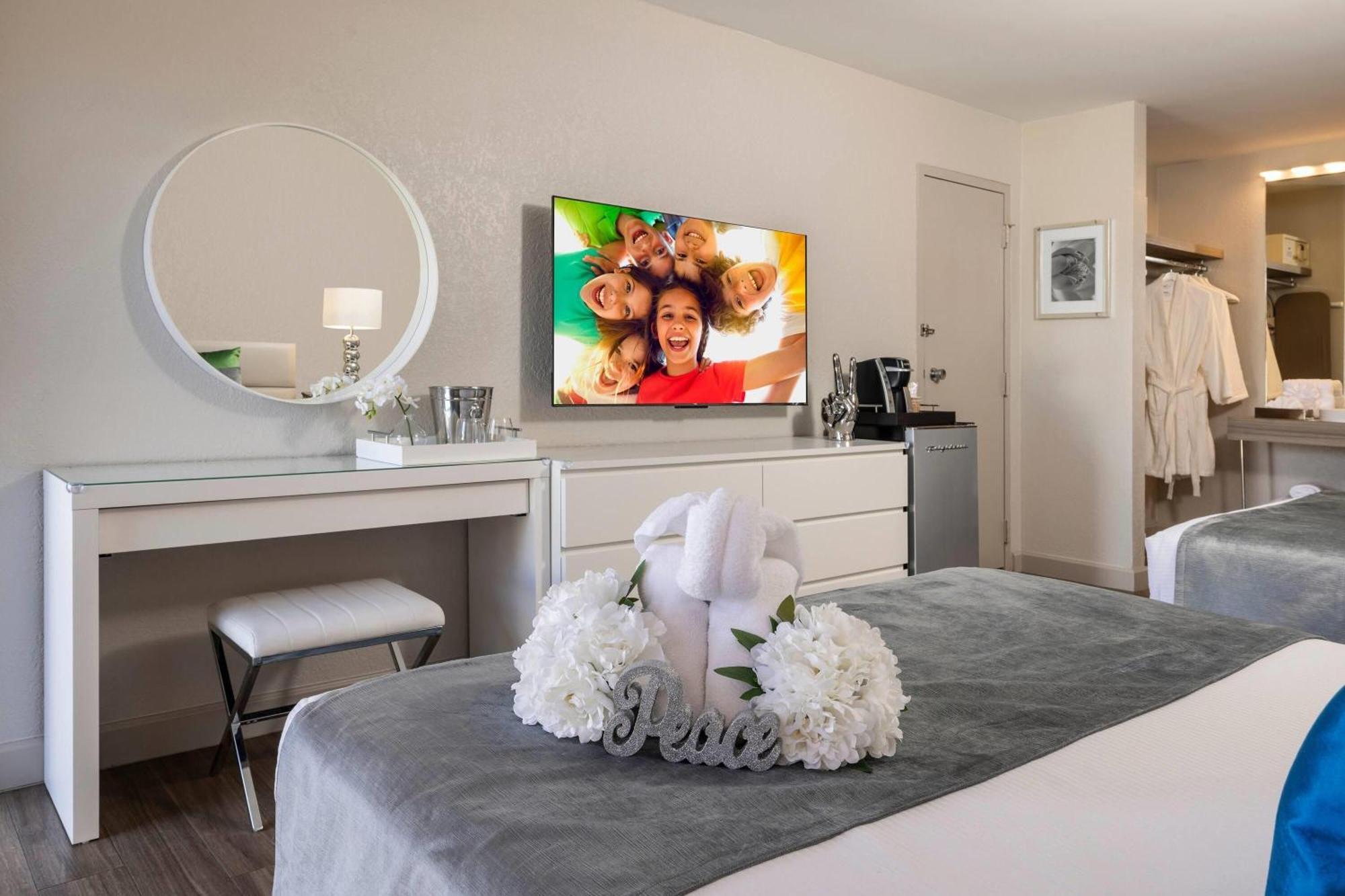 Signature Room Two Queen Beds Non-Smoking