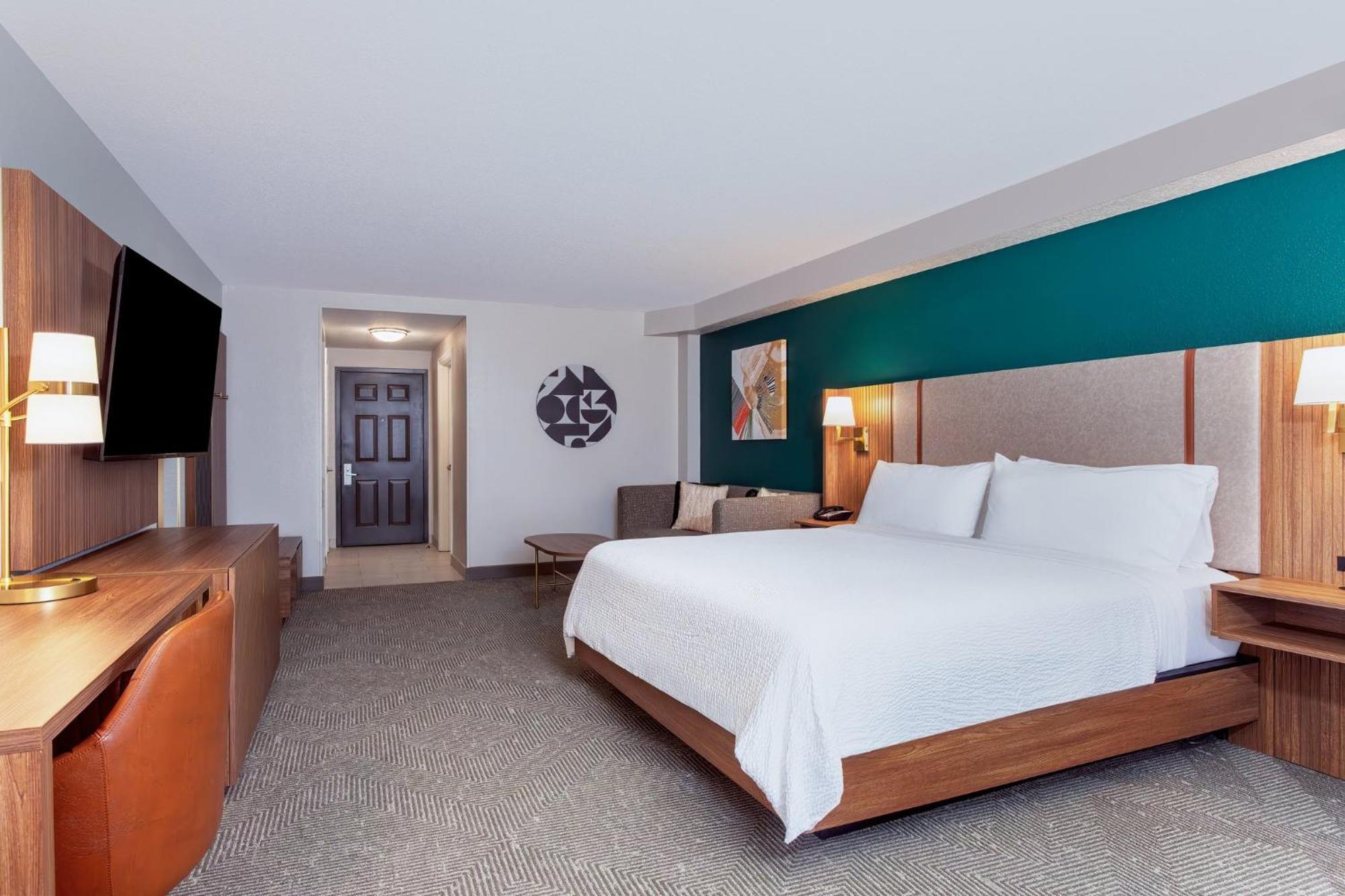 Standard King Room City View