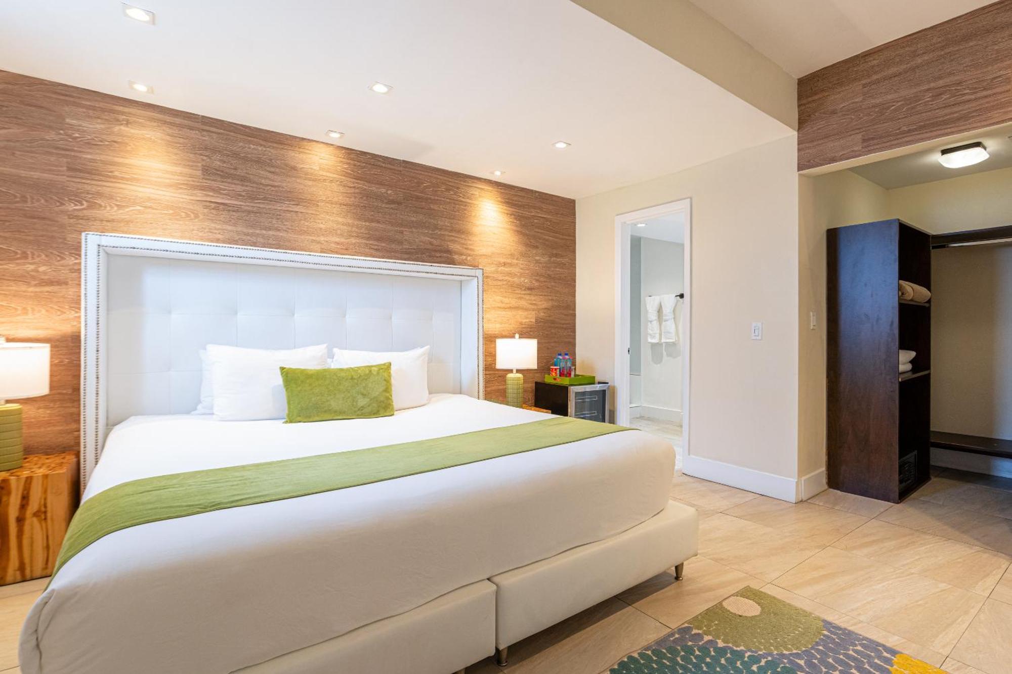 Double Queen Jr Suite