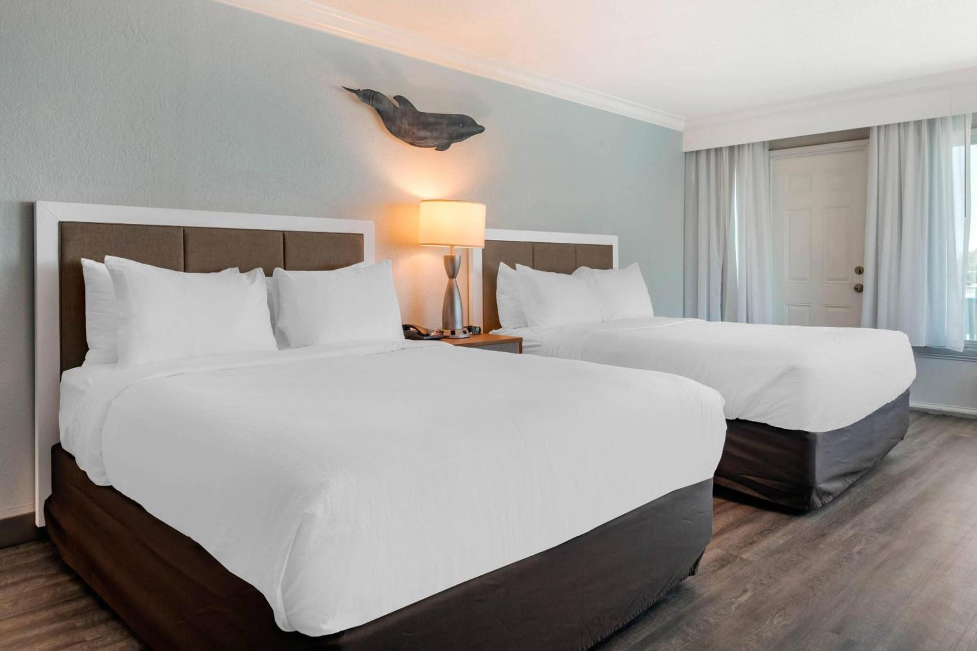 Queen Room Two Queen Beds Partial Ocean View Non-Smoking