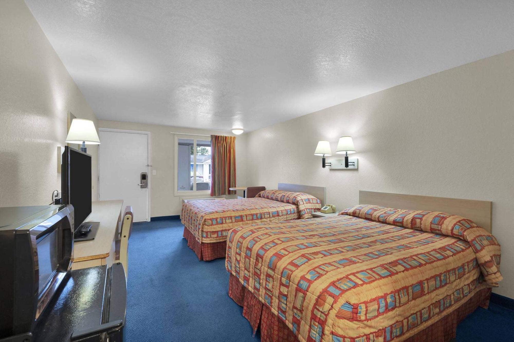 Double Room Two Double Beds Smoking