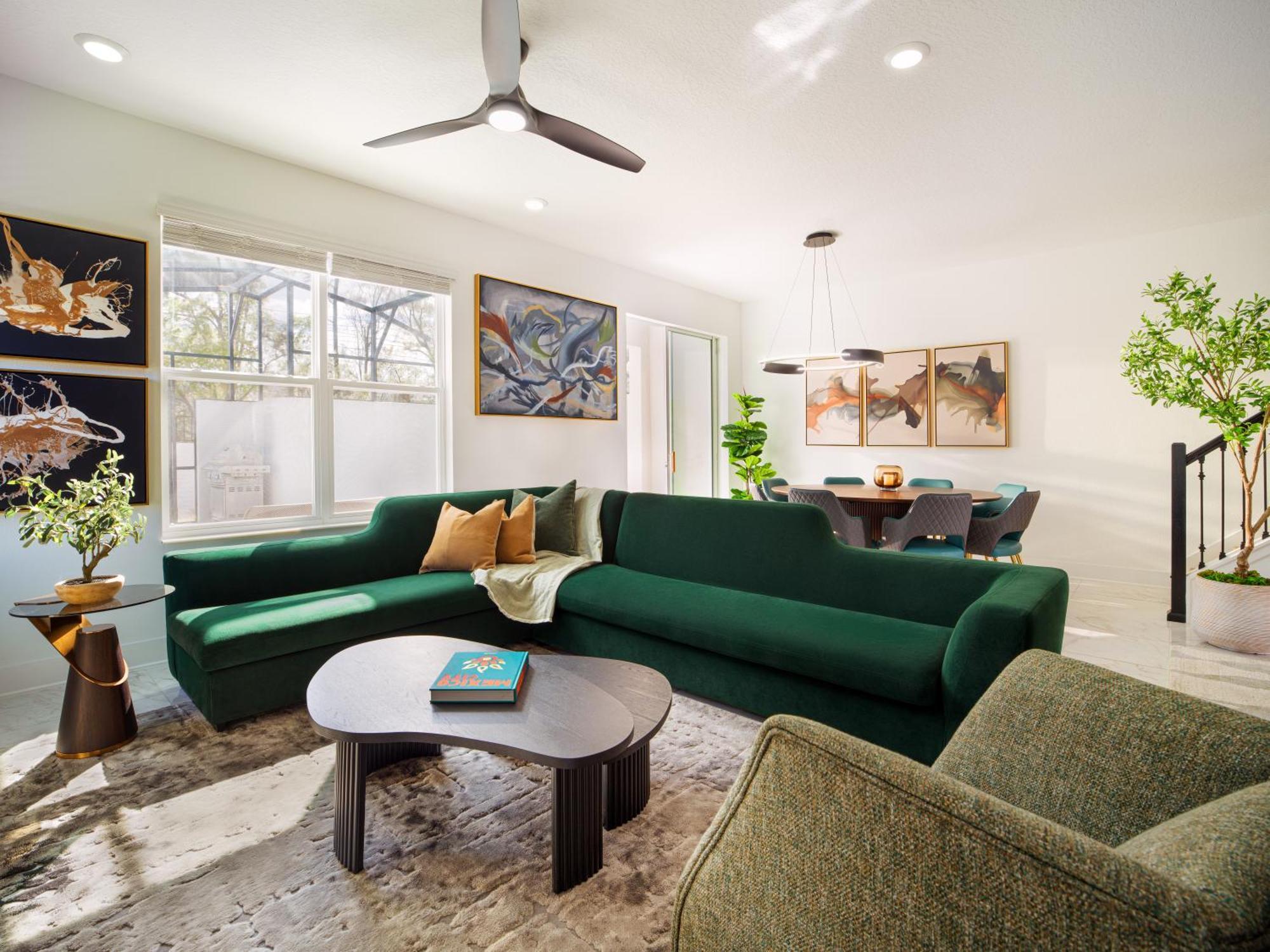 5 Bedroom Townhome Kitchen Living Lounge Private Pool
