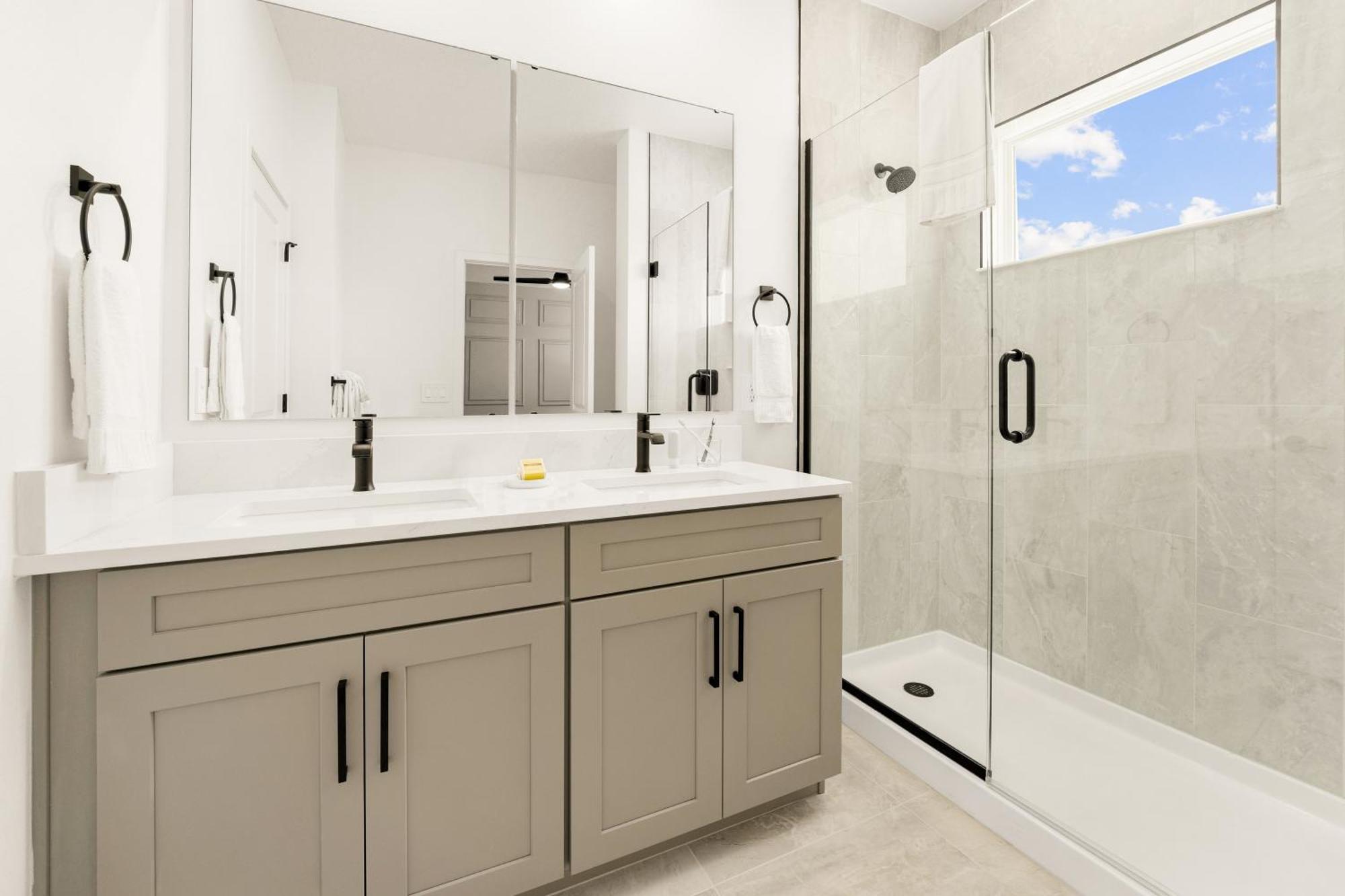 4 Bedroom Townhome Private Pool & Kitchen