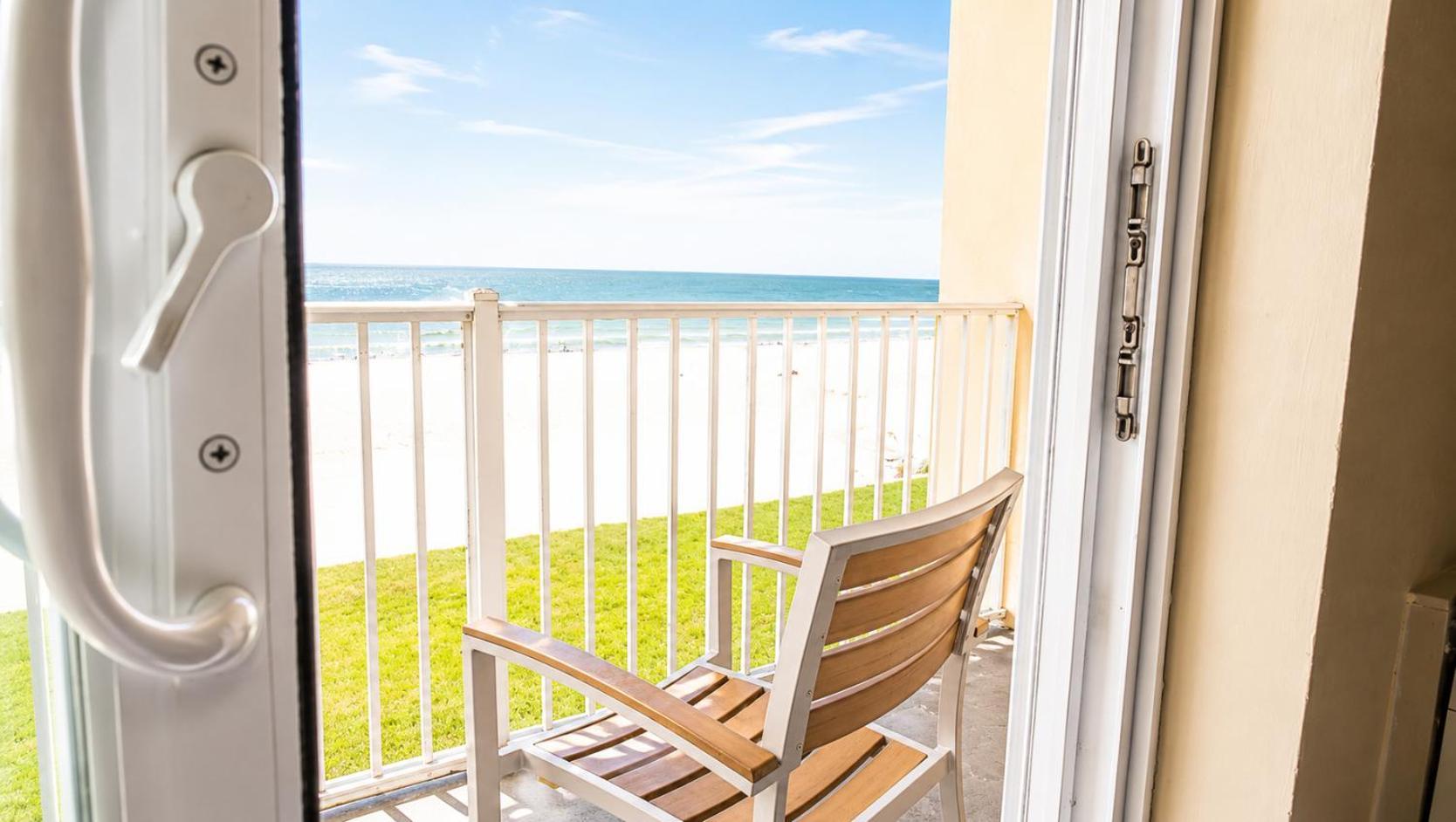 2 Queen Beds Beachview