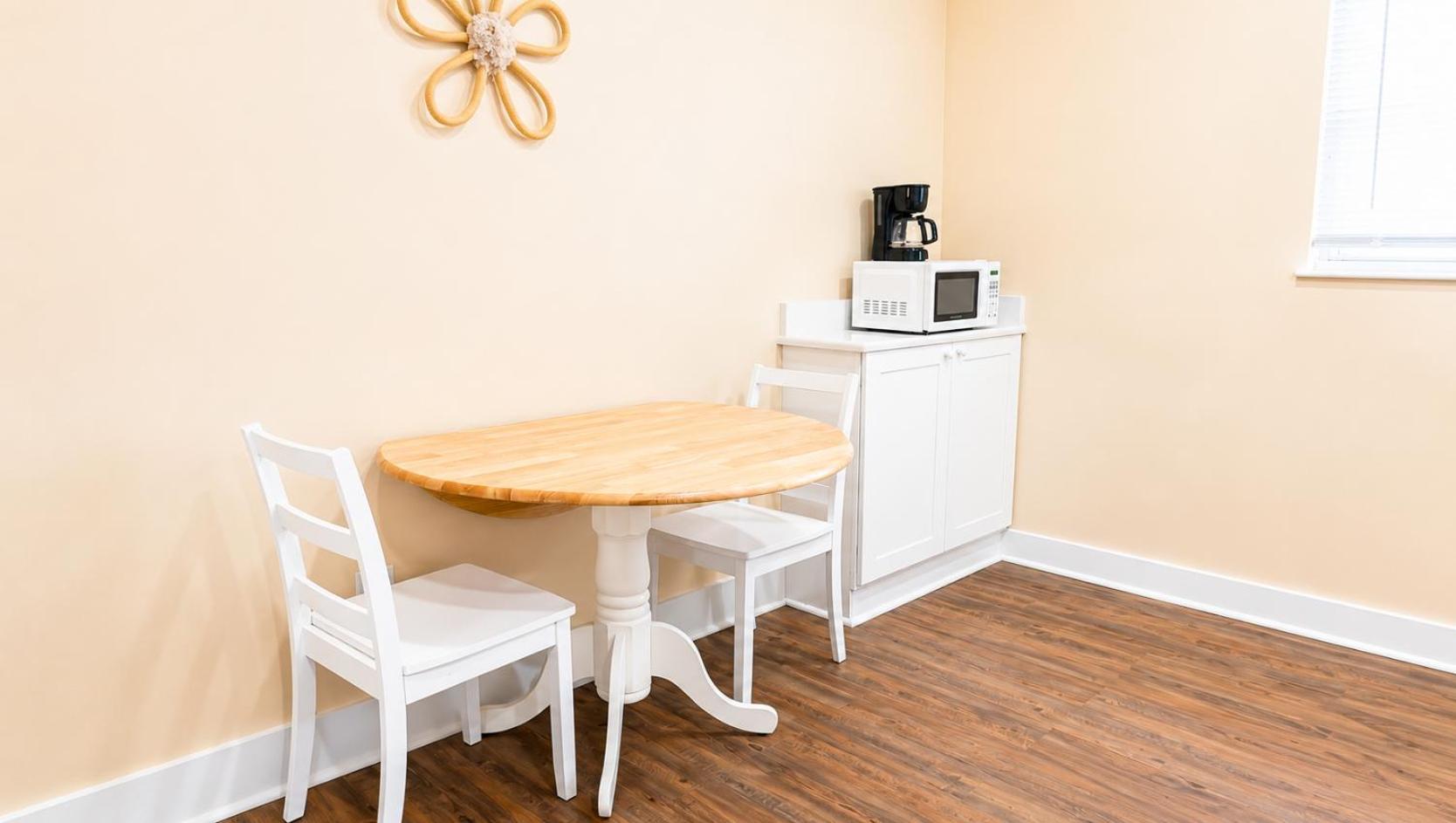 2 Queen Beds Efficiency
