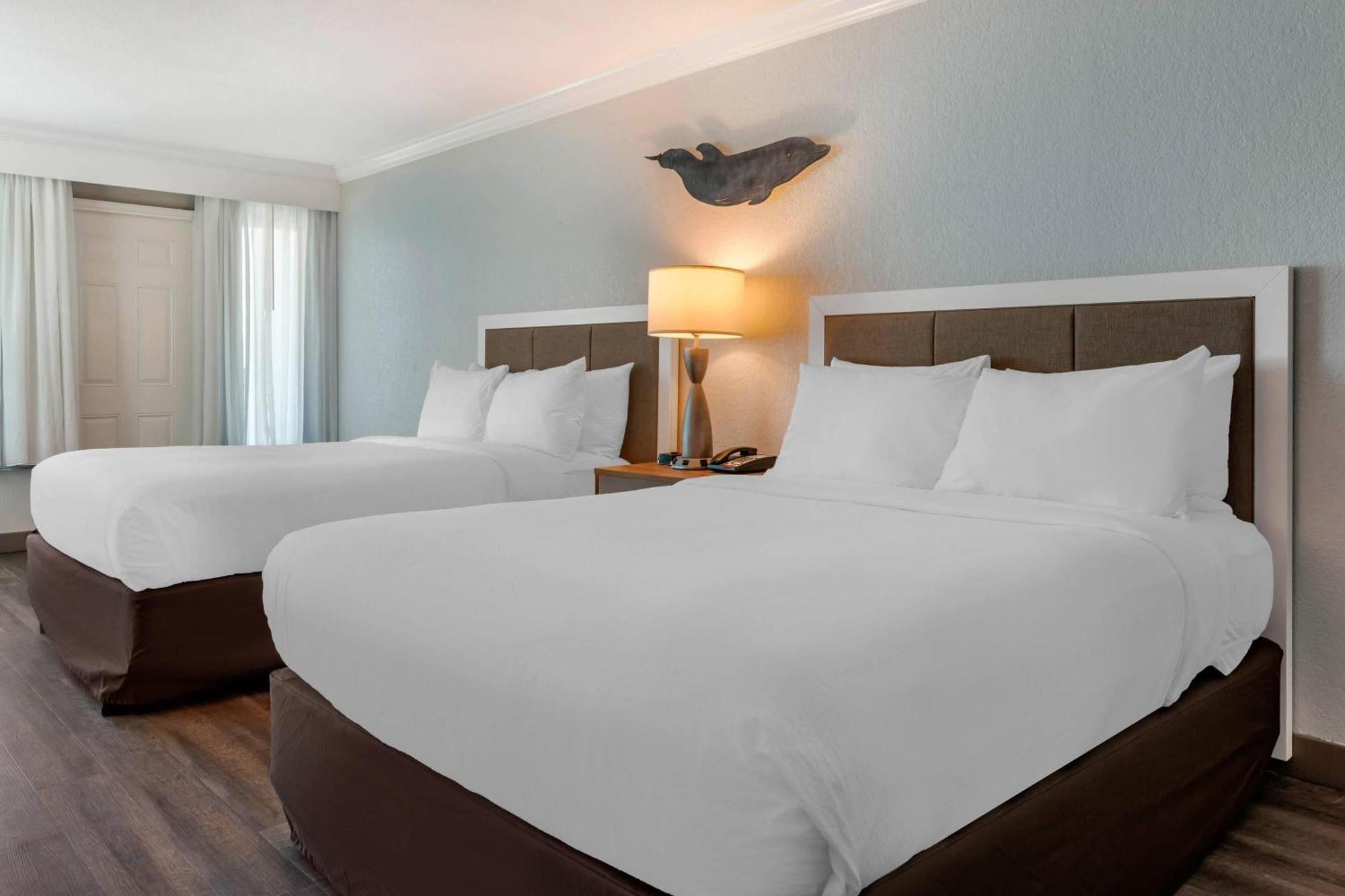 Queen Room Two Queen Beds Partial Ocean View Non-Smoking