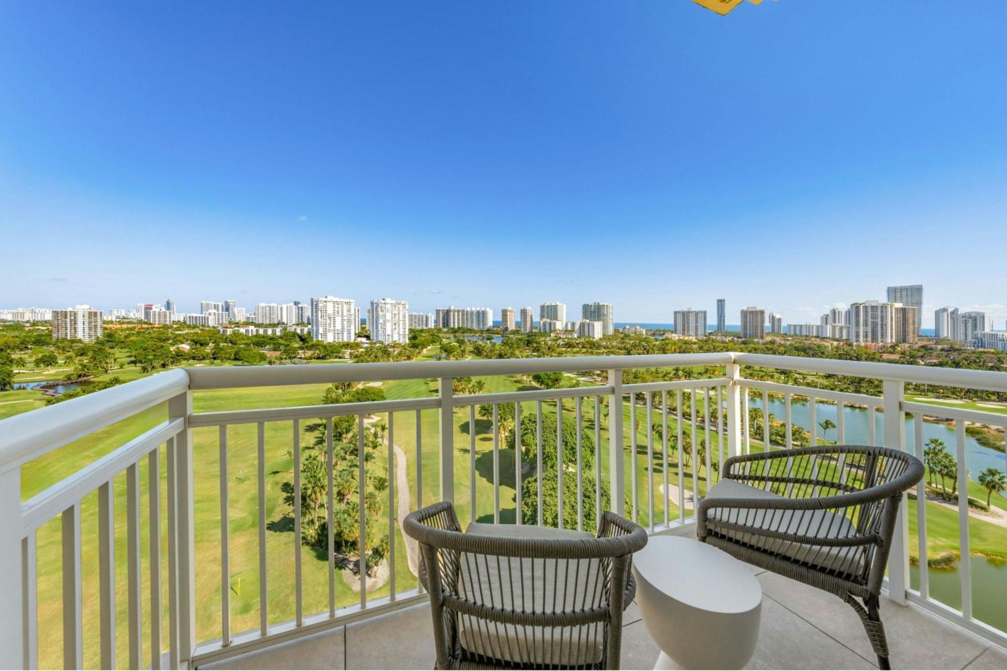 Golf View King Guest room 1 King Golf view Balcony