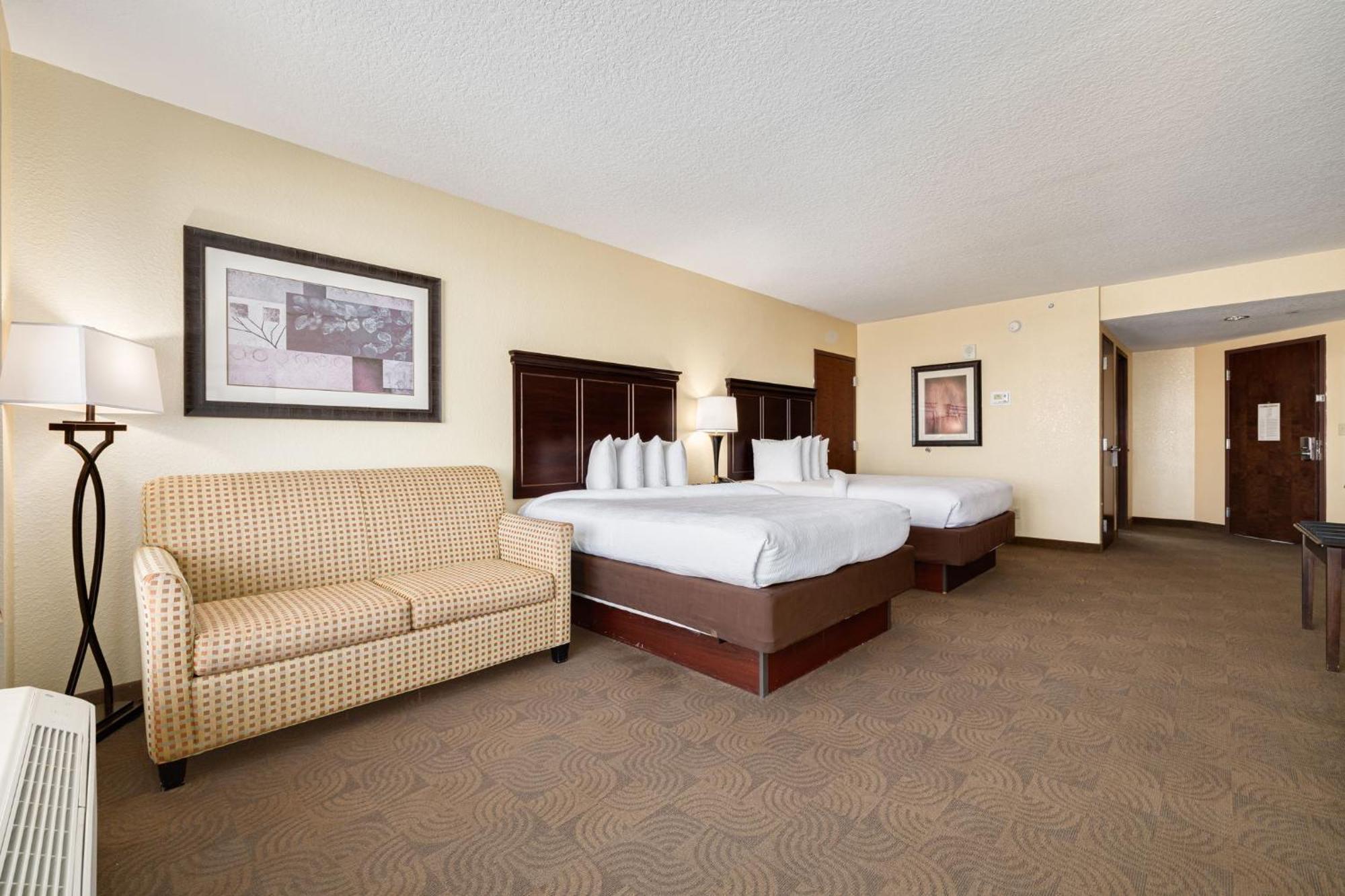 Queen Room Two Queen Beds Partial Water View