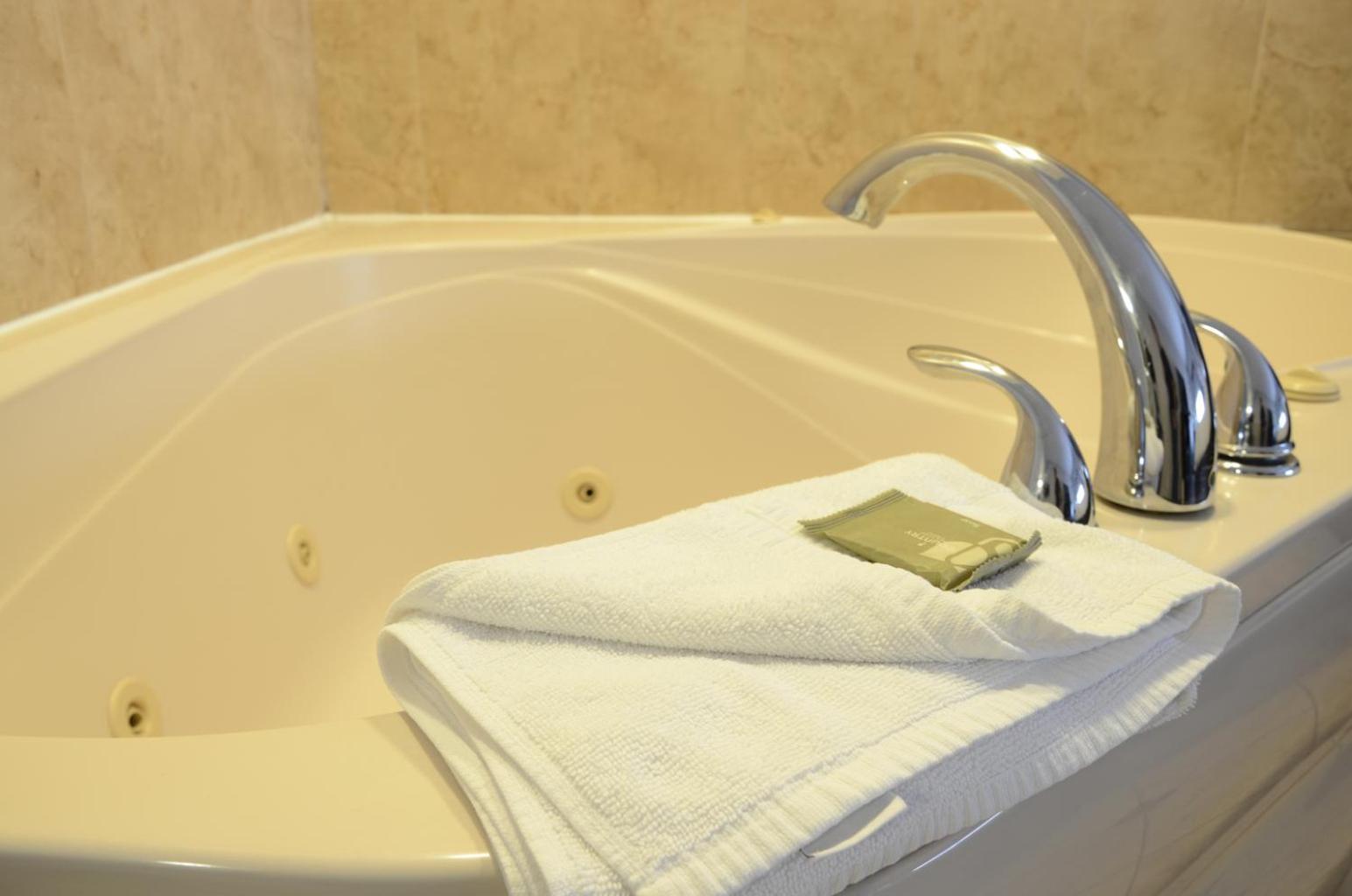 King Suite Whirlpool Non-Smoking