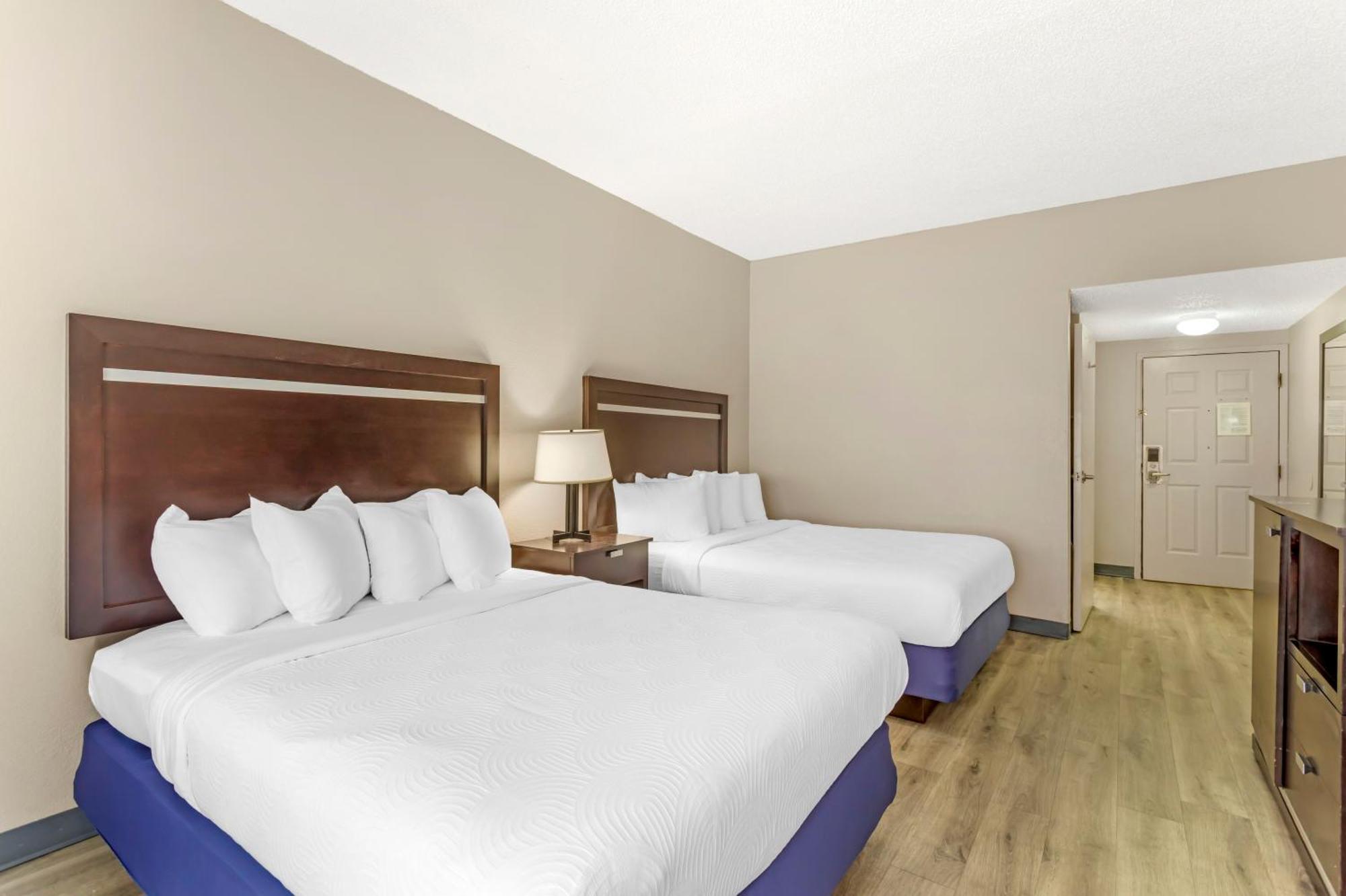 Queen Room Two Queen Beds Non-Smoking