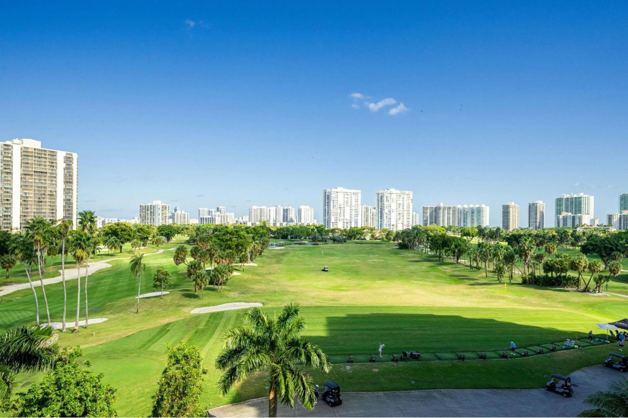 Golf View King Guest room 1 King Golf view Balcony