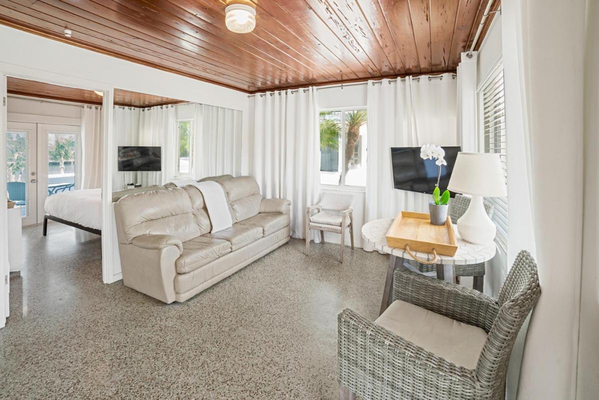 One-Bedroom Bay View