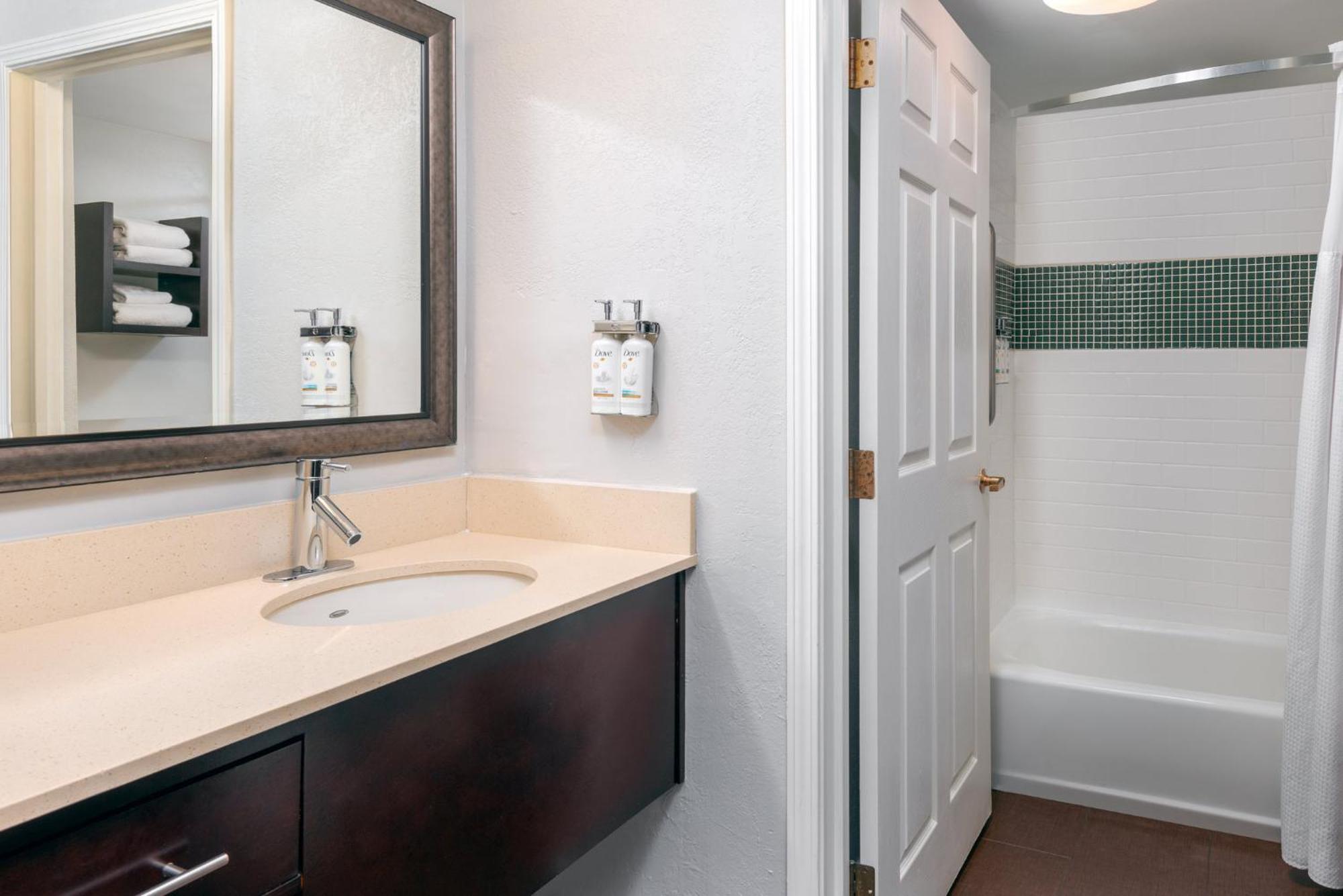 Studio Queen Suite