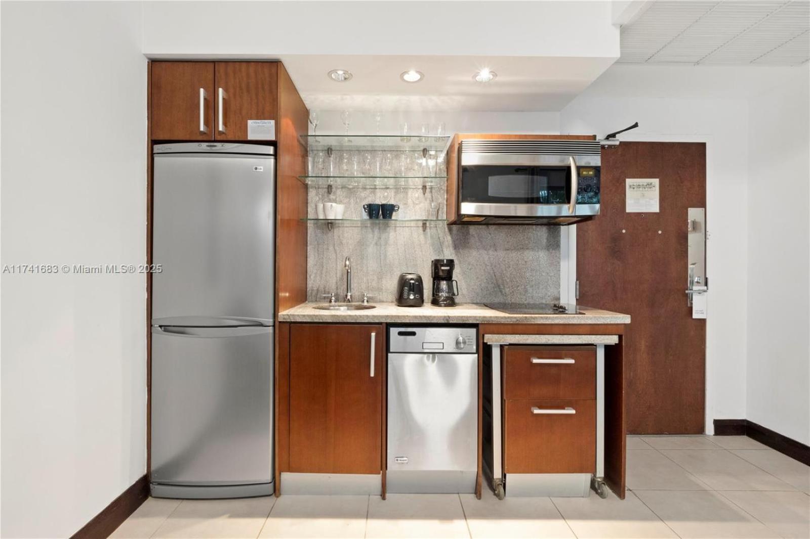 Top Floor One-Bedroom King Suite B302