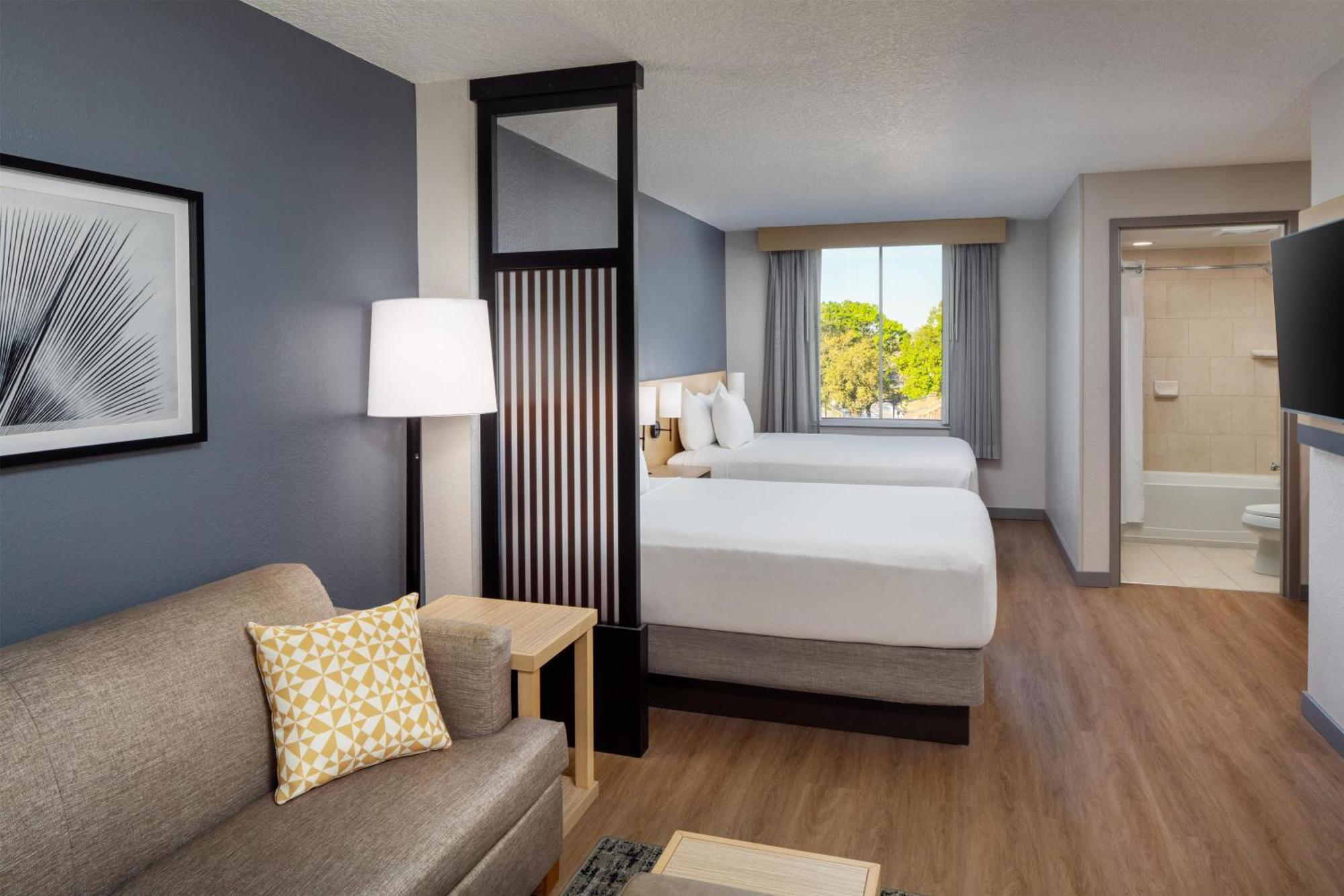 Queen Room Two Queen Beds Sofa Bed High Floor