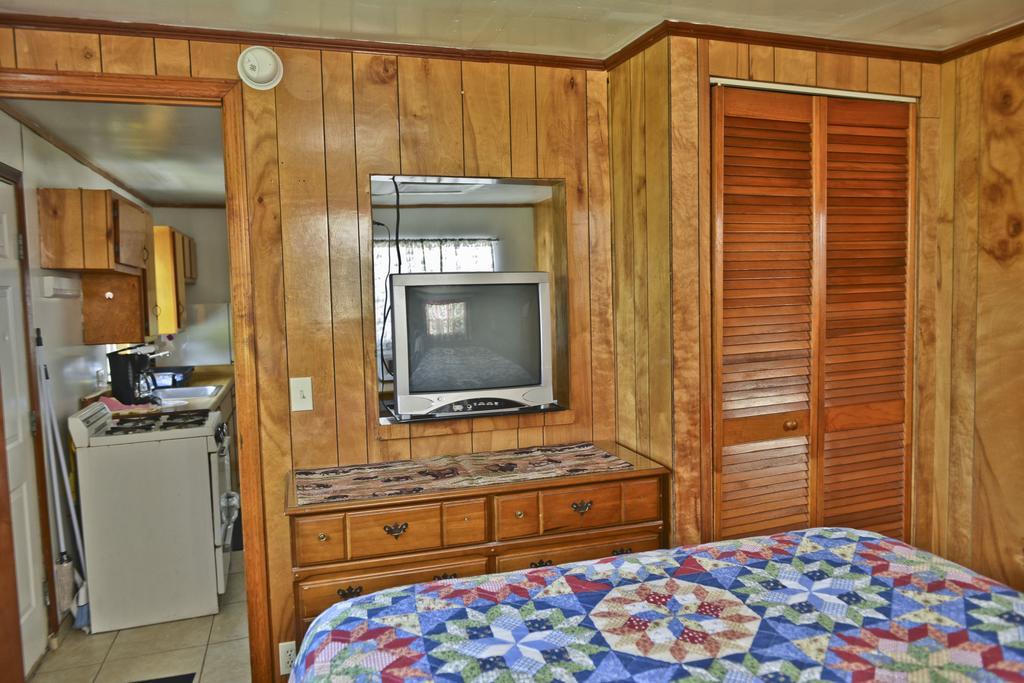 Standard Queen Room