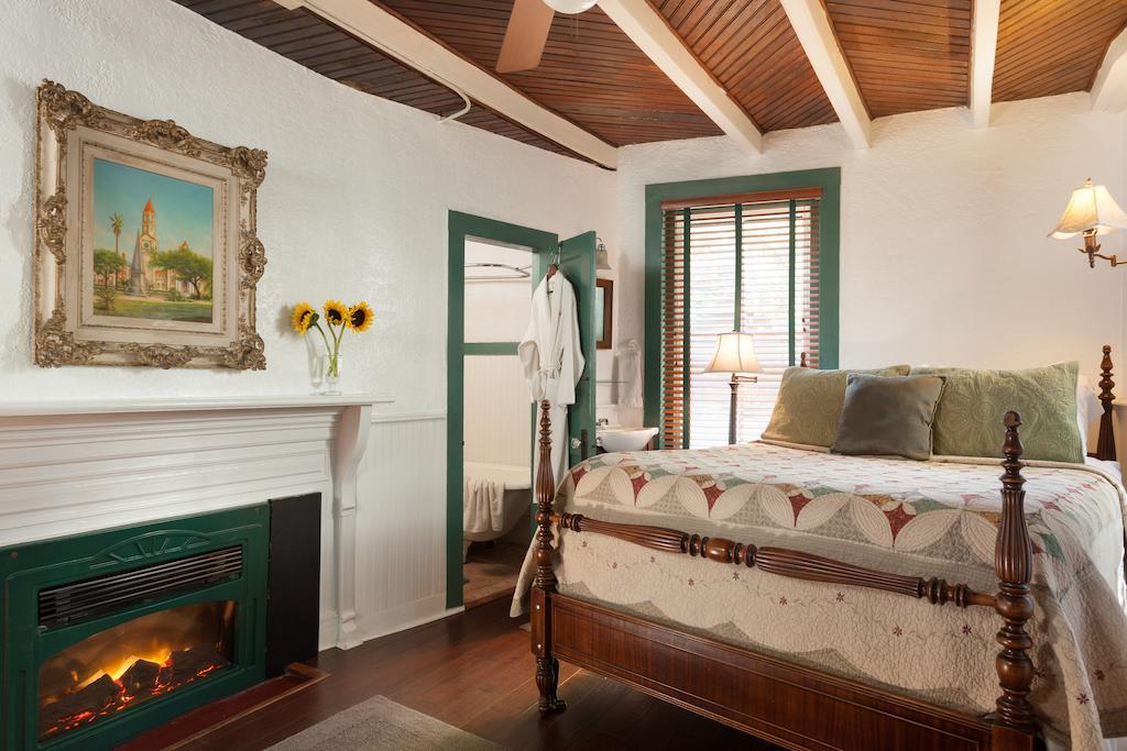 Classic Queen Room