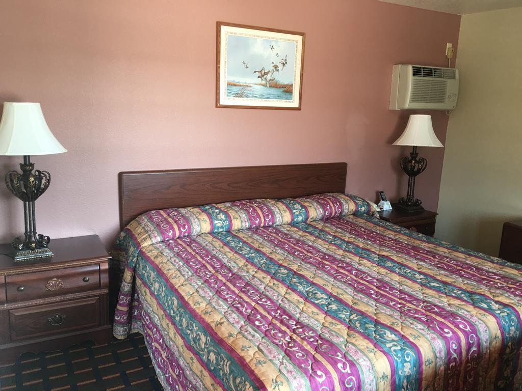 Standard King Room - Non-Smoking