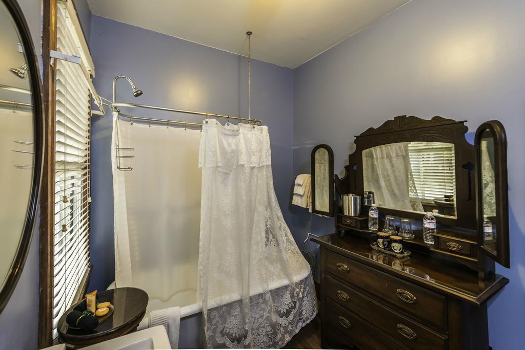 King Room Sapphire Room