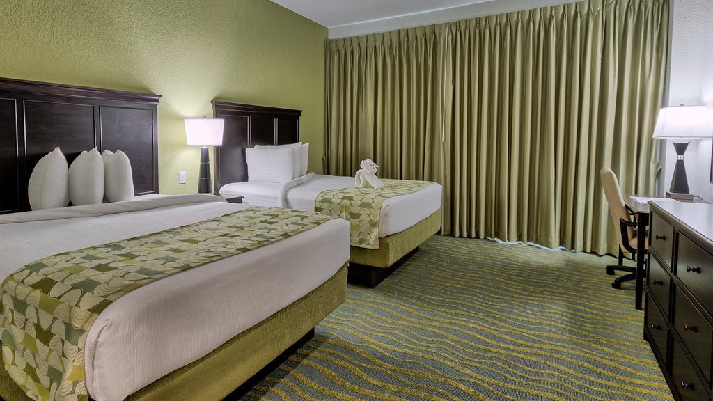 Queen Room with Two Queen Beds - City View,439779024:JPEG