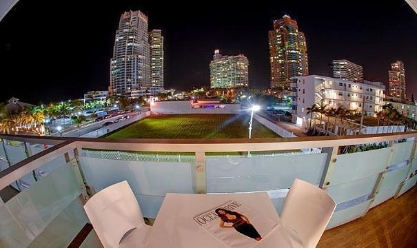 Prime King Balcony Room
