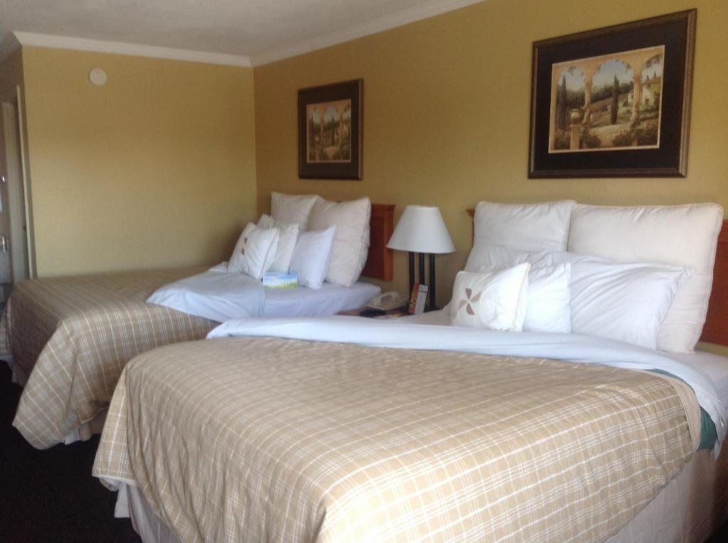 Queen Room with Two Queen Beds - Non-Smoking